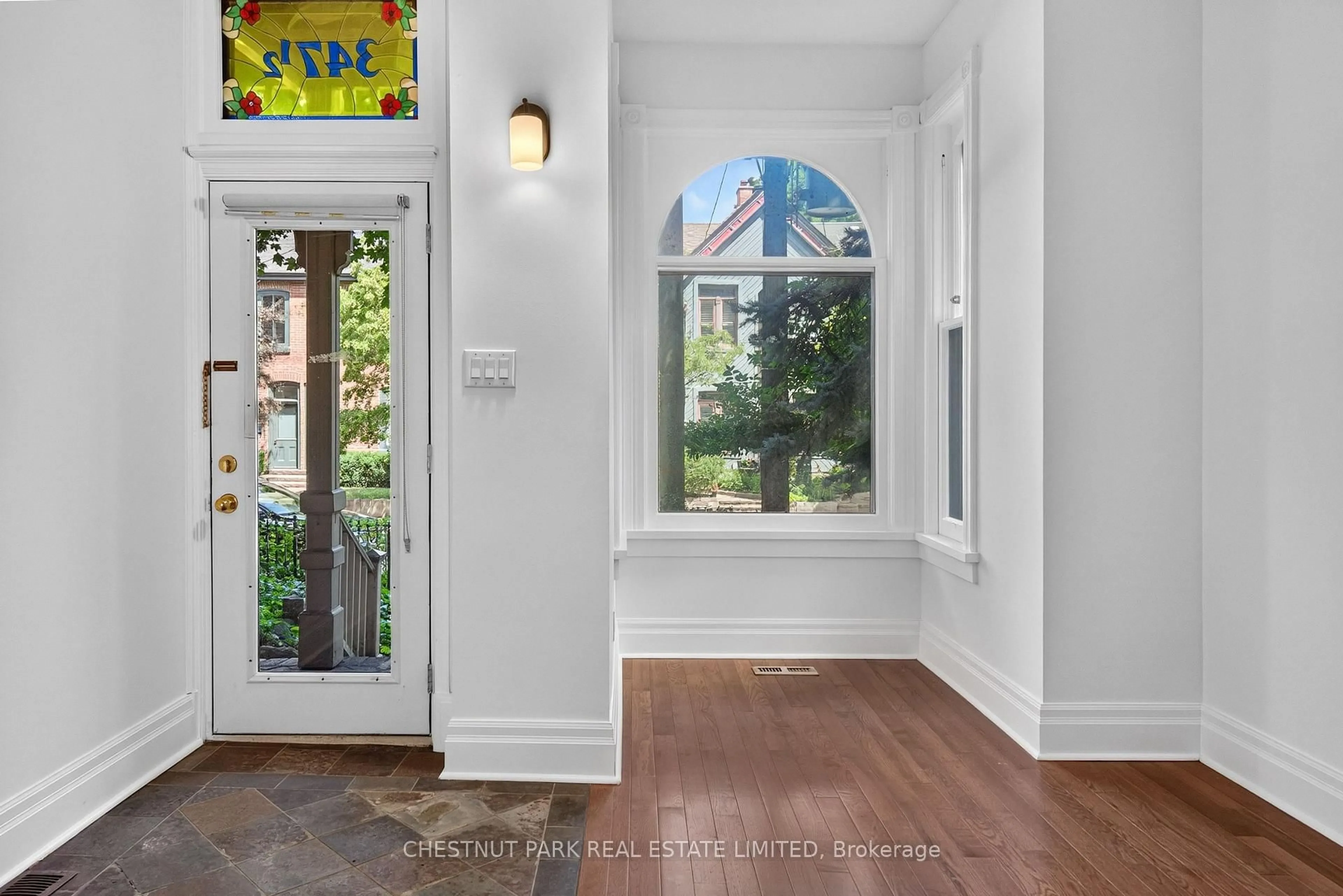 Indoor entryway for 347 1/2 Wellesley St, Toronto Ontario M4X 1H2