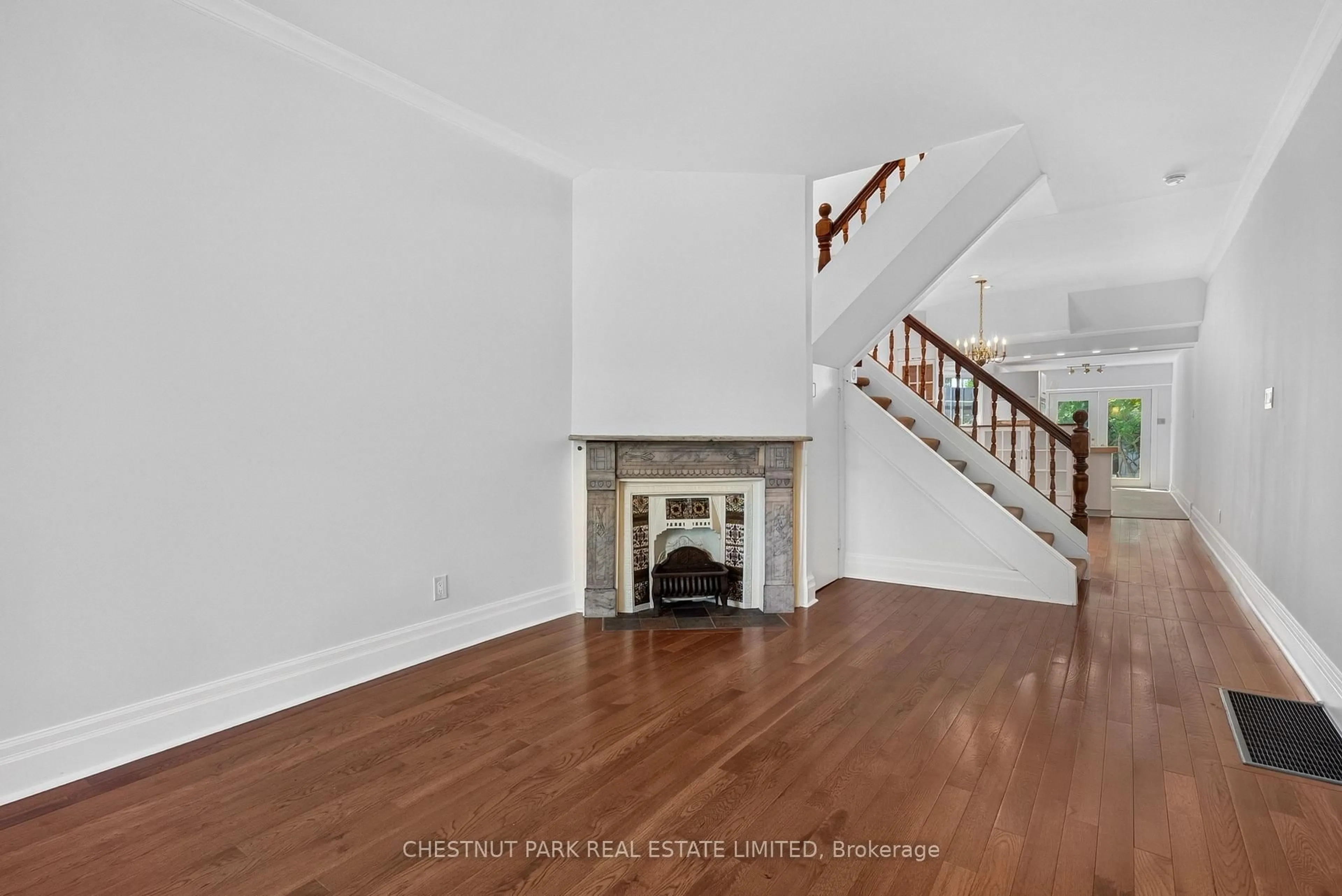 Unknown for 347 1/2 Wellesley St, Toronto Ontario M4X 1H2