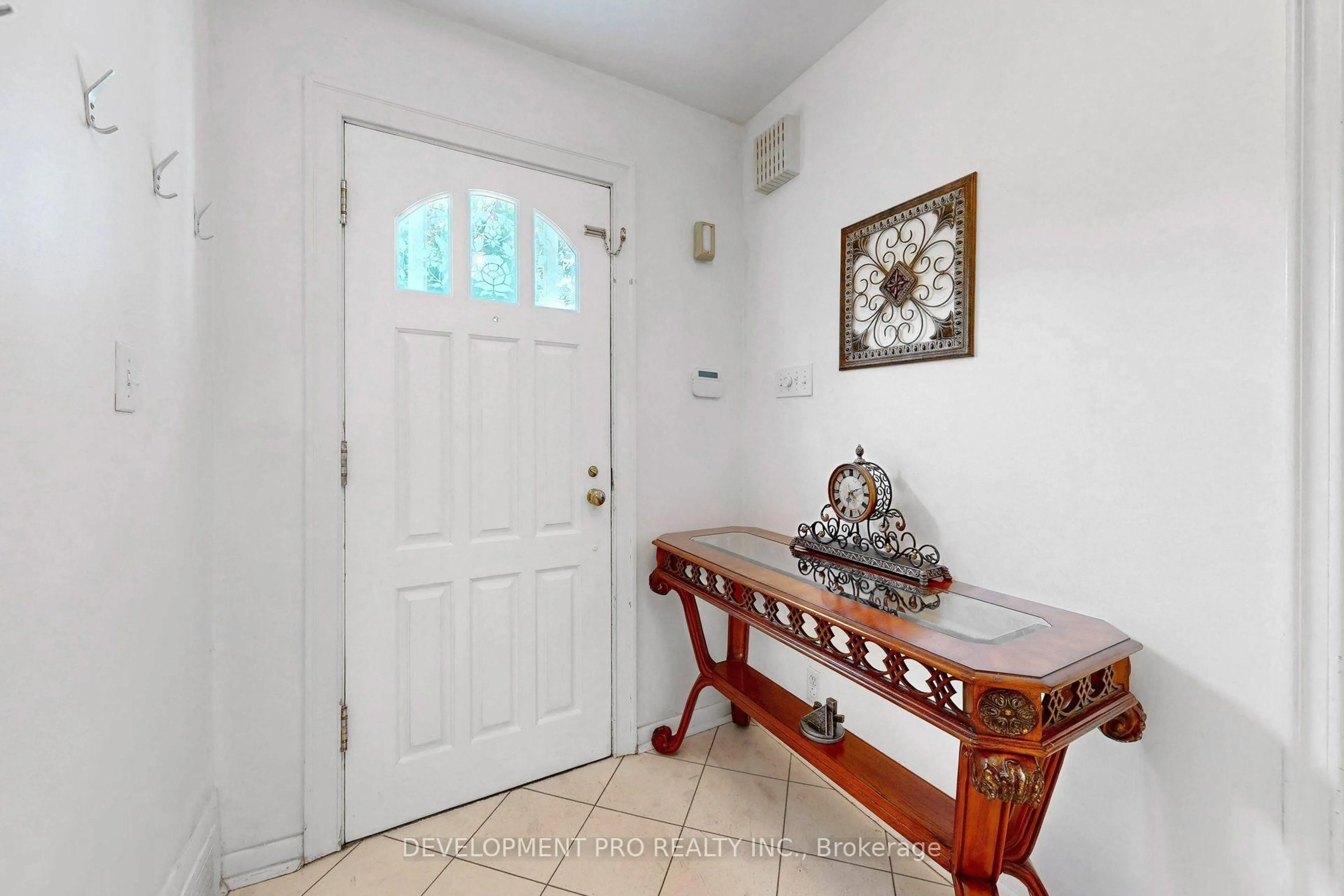 Indoor entryway for 534 Deloraine Ave, Toronto Ontario M5M 2C3
