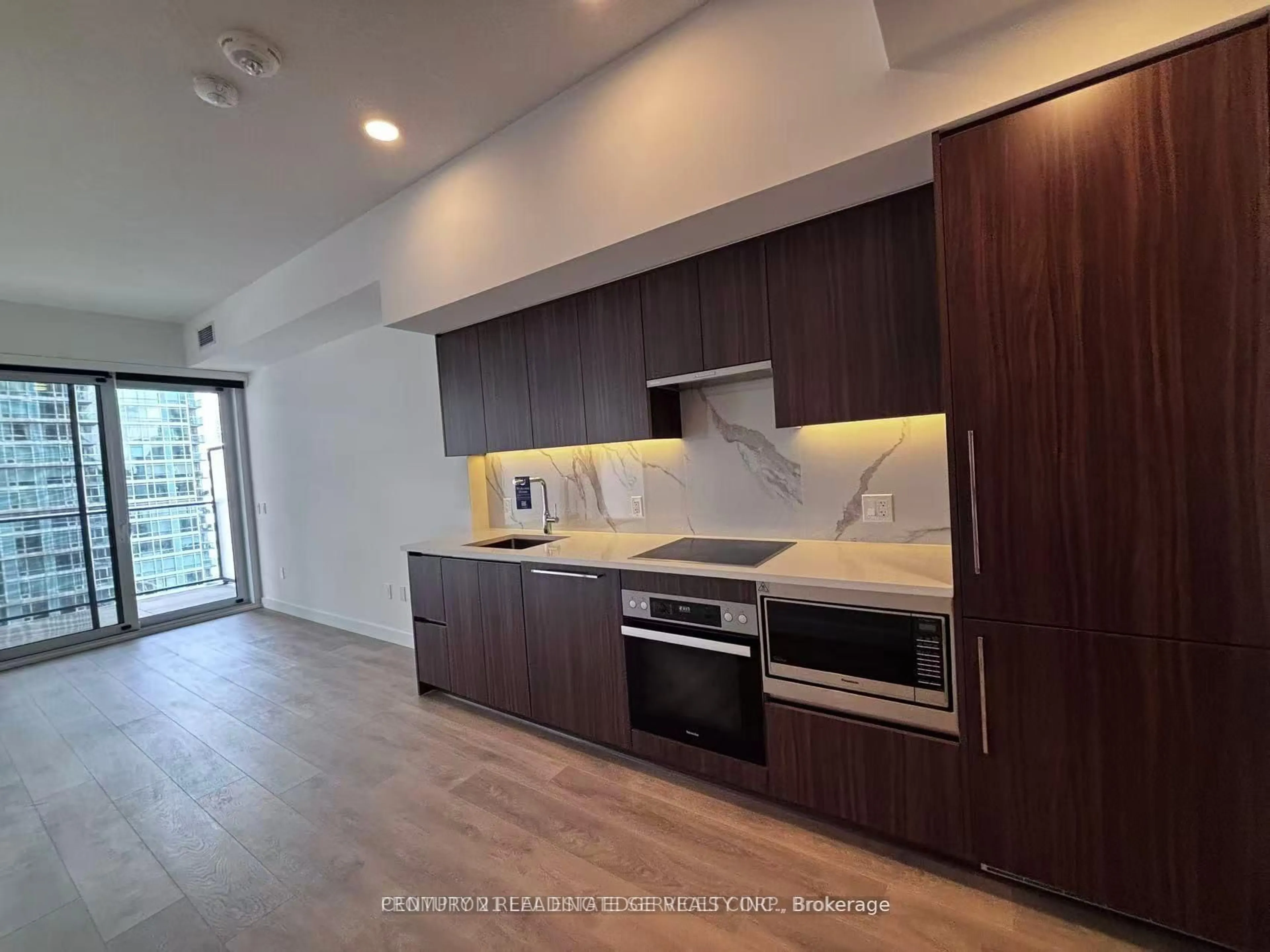 Unknown for 3 Concord Cityplace Way #2506, Toronto Ontario M5V 0X4
