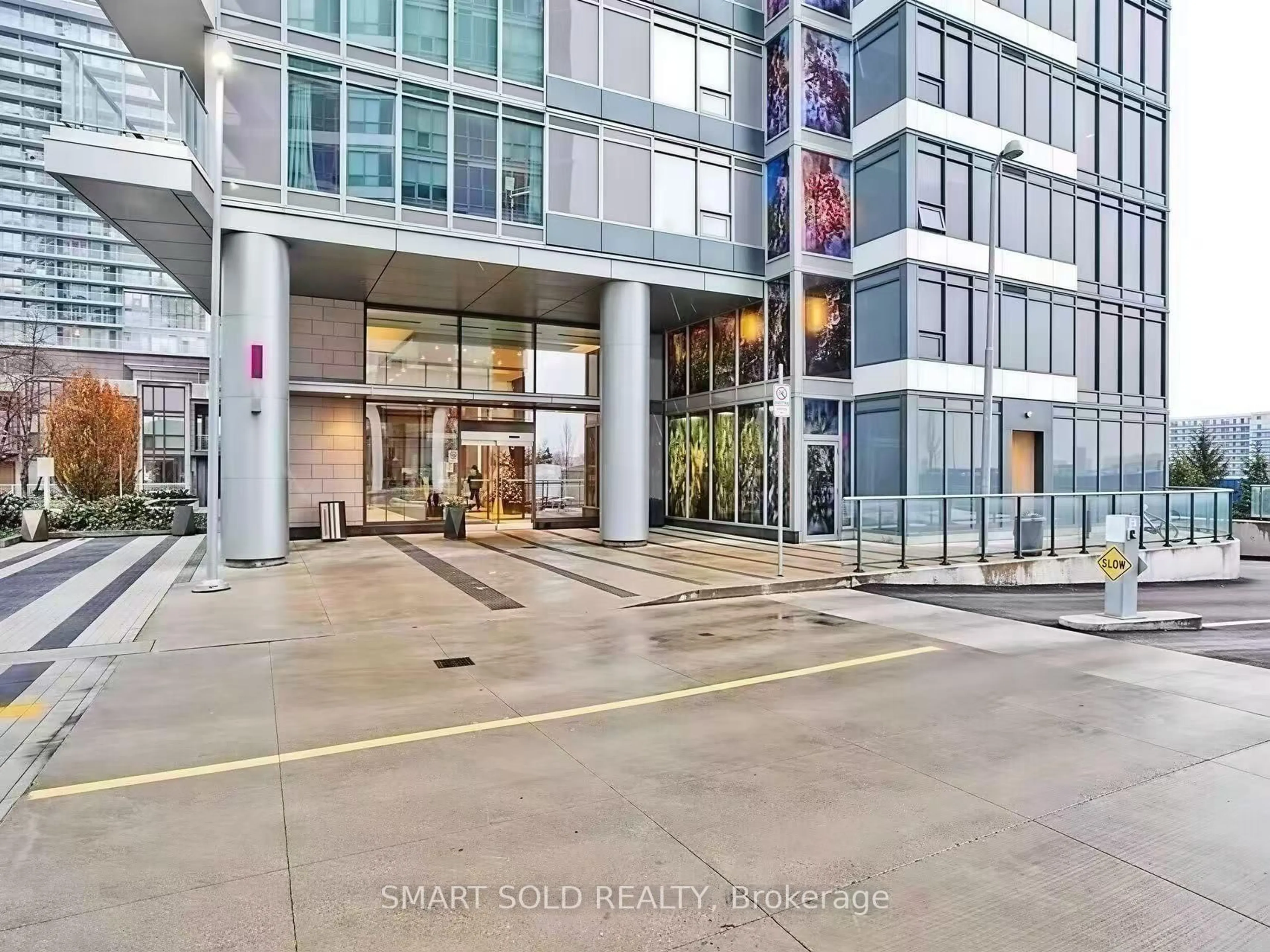 Indoor foyer for 121 Mcmahon Dr #3208, Toronto Ontario M2K 0C1