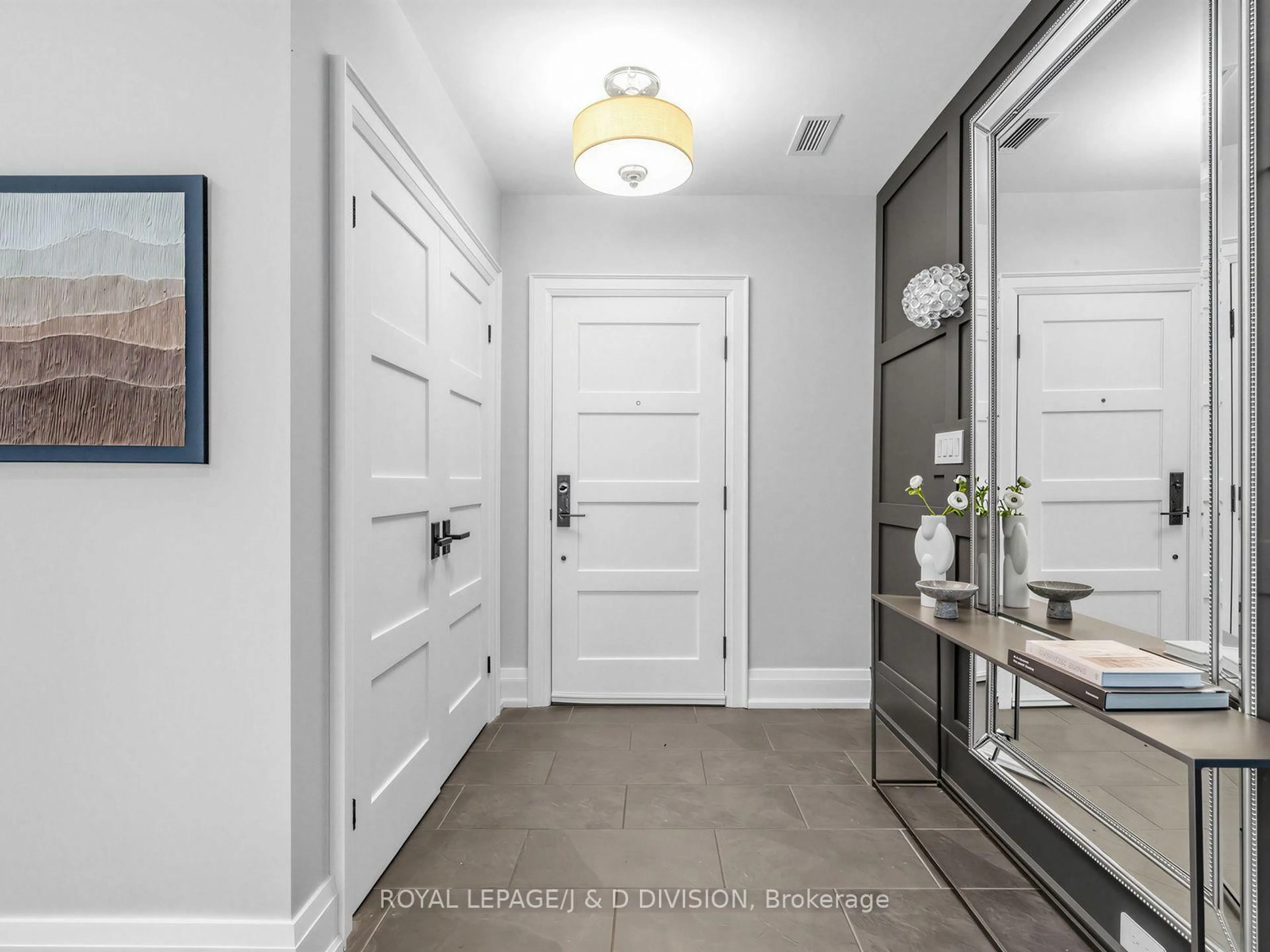Indoor entryway for 146 Glenvale Blvd, Toronto Ontario M4G 2W3