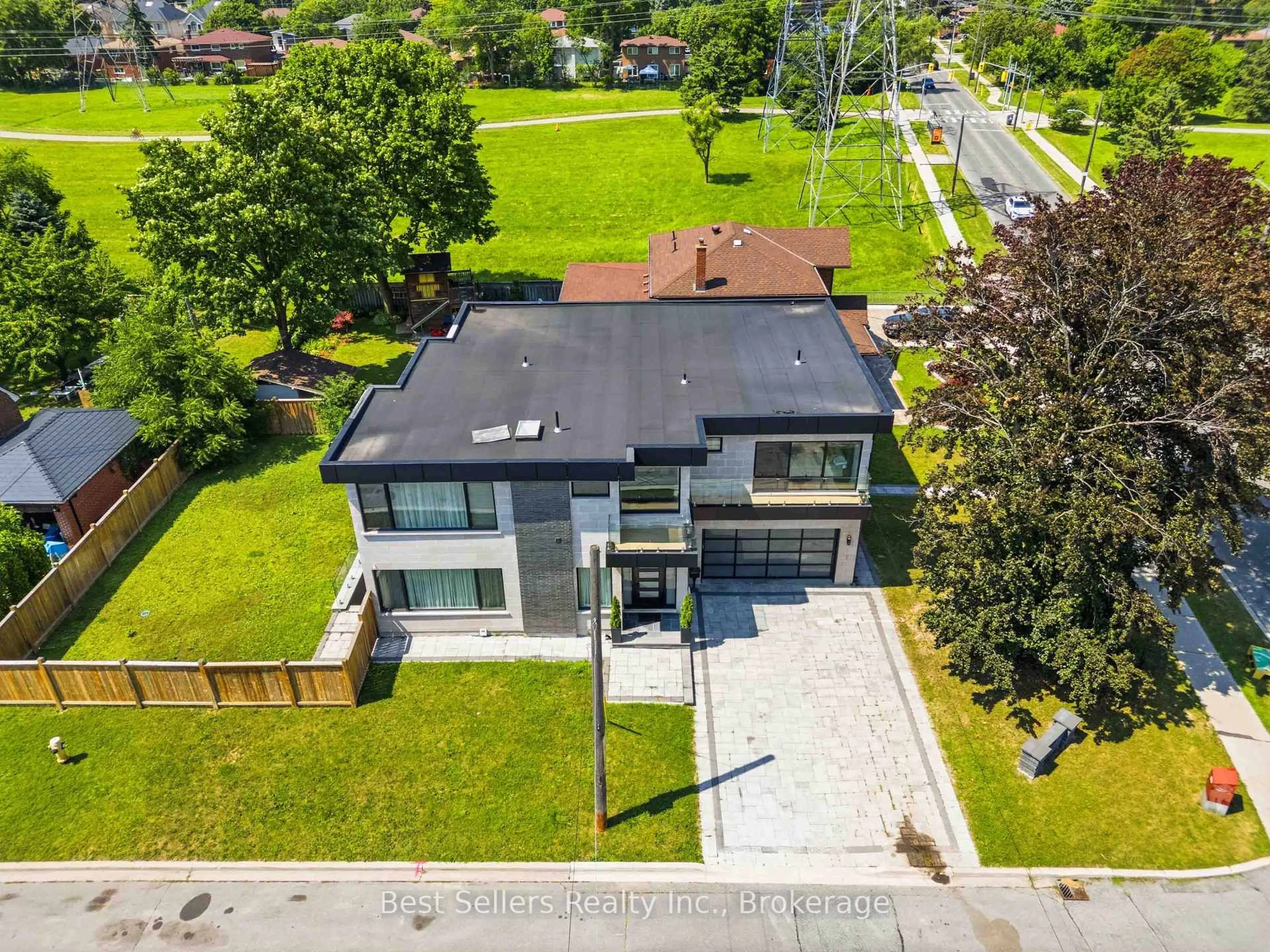 A pic from outside/outdoor area/front of a property/back of a property/a pic from drone, street for 52 Grantbrook St, Toronto Ontario M2R 2E9