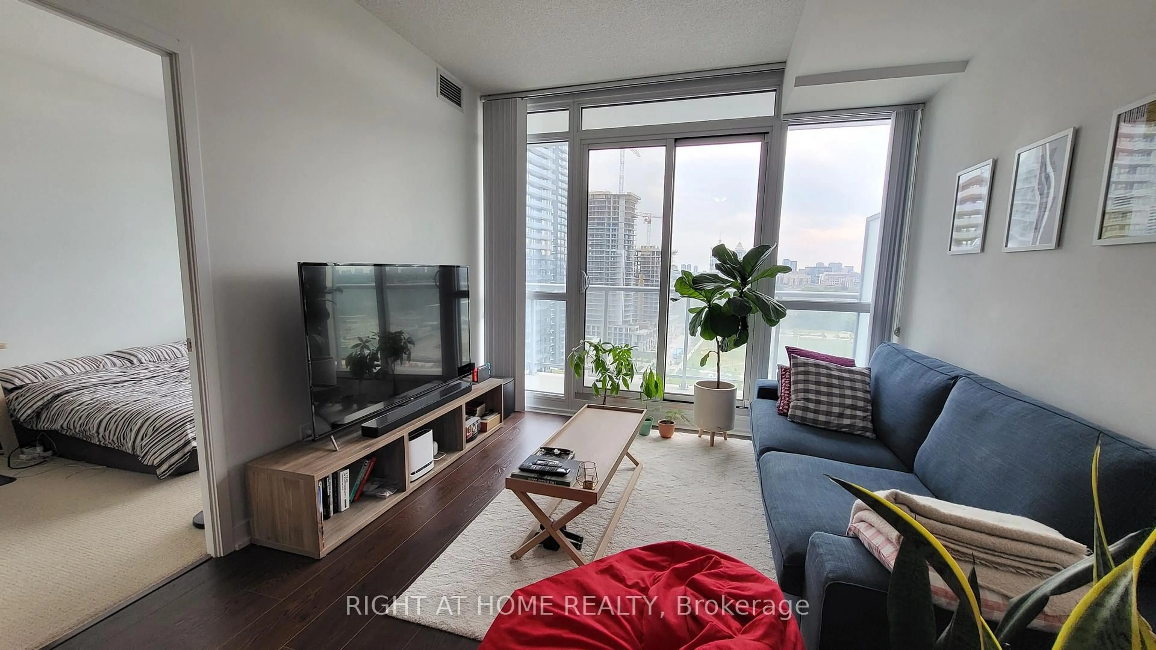Living room with furniture, unknown for 121 MCMAHON Dr #2211, Toronto Ontario M2K 0C1