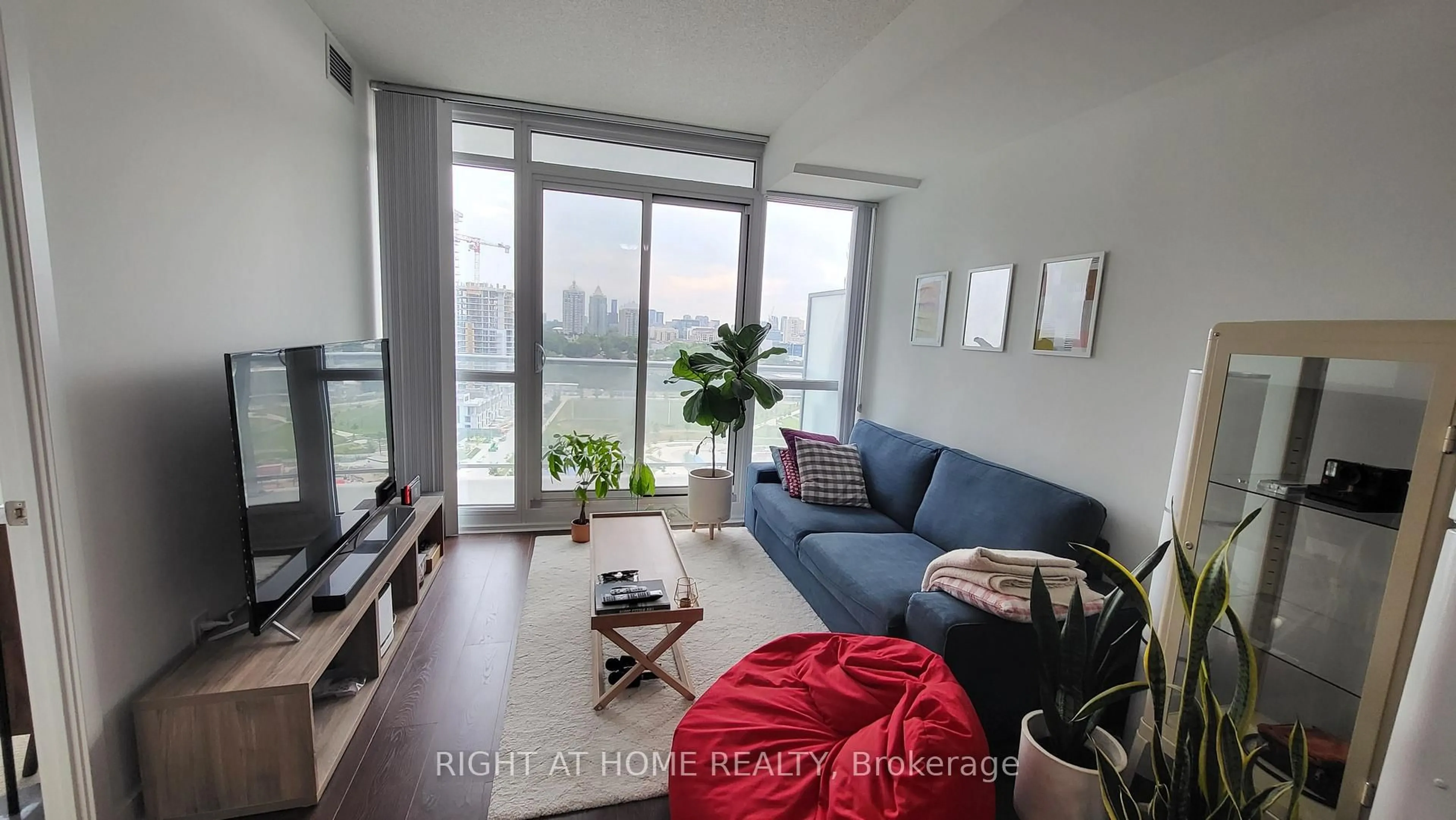 Living room with furniture, unknown for 121 MCMAHON Dr #2211, Toronto Ontario M2K 0C1