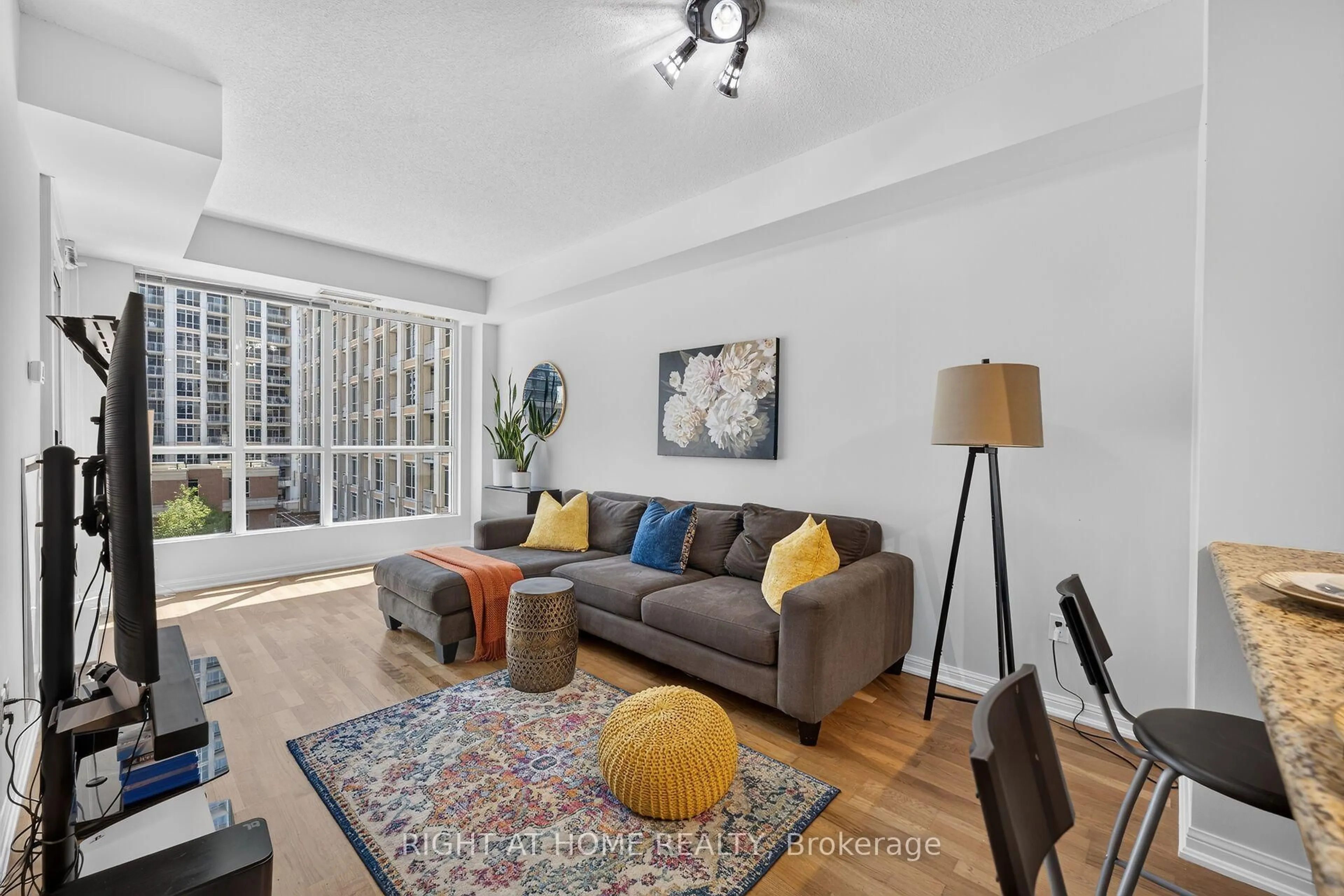 Living room with furniture, unknown for 628 Fleet St #509, Toronto Ontario M5V 1A8