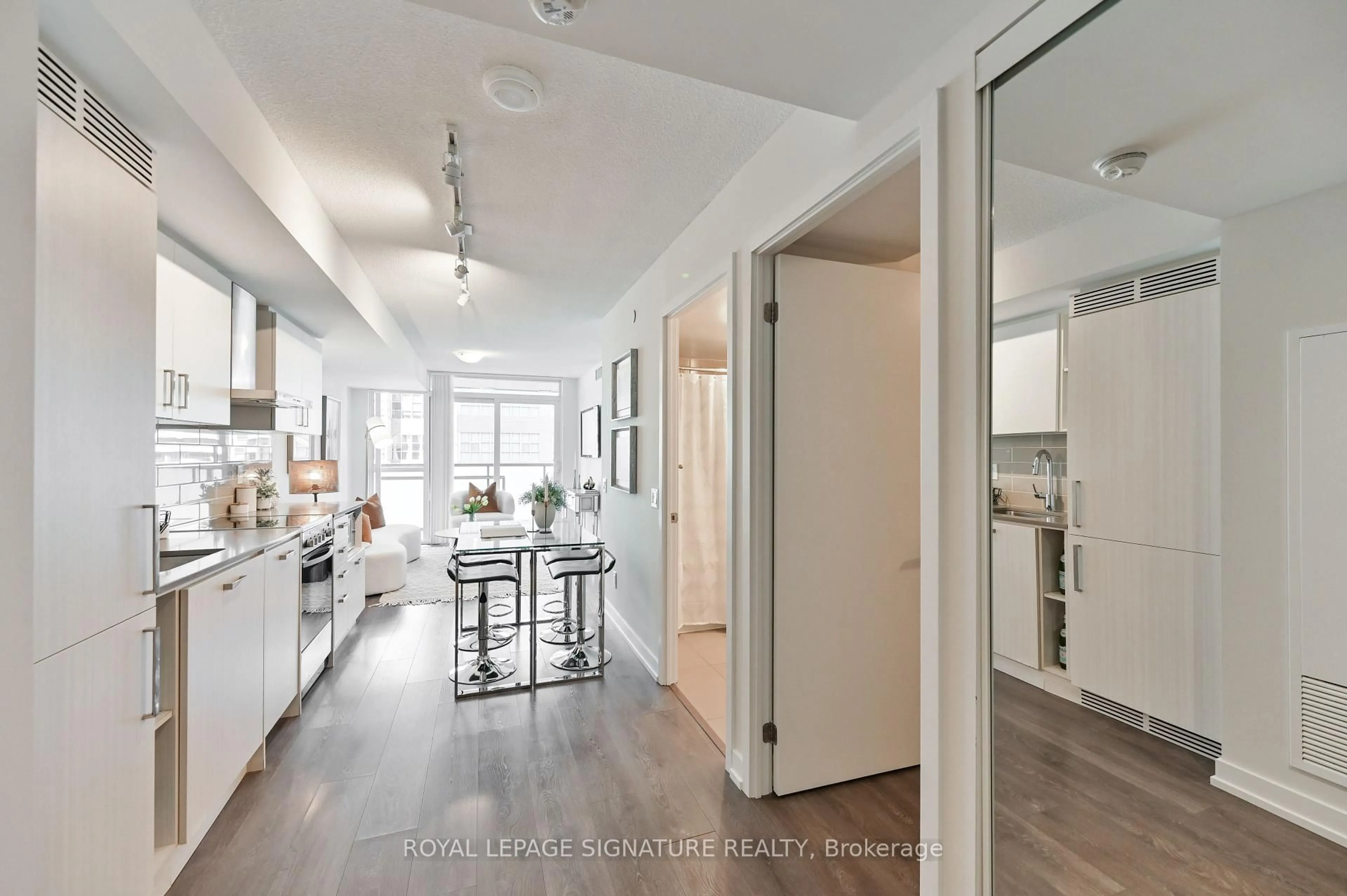 trreb/IMG-C13565248_0a6522ba-3ed0-45d7-93e8-a2f5c2dafc14-l.jpg