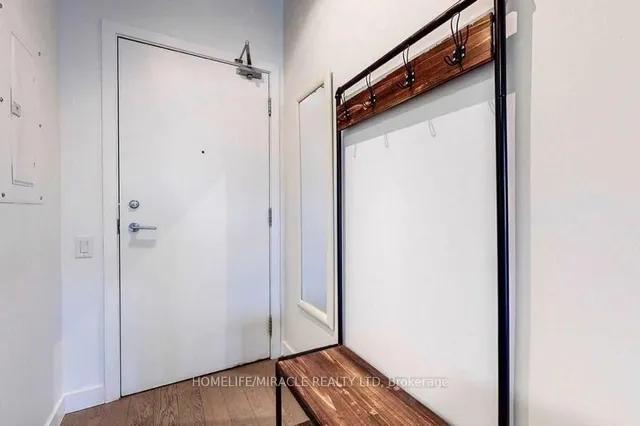 318 King St #207, Toronto 2