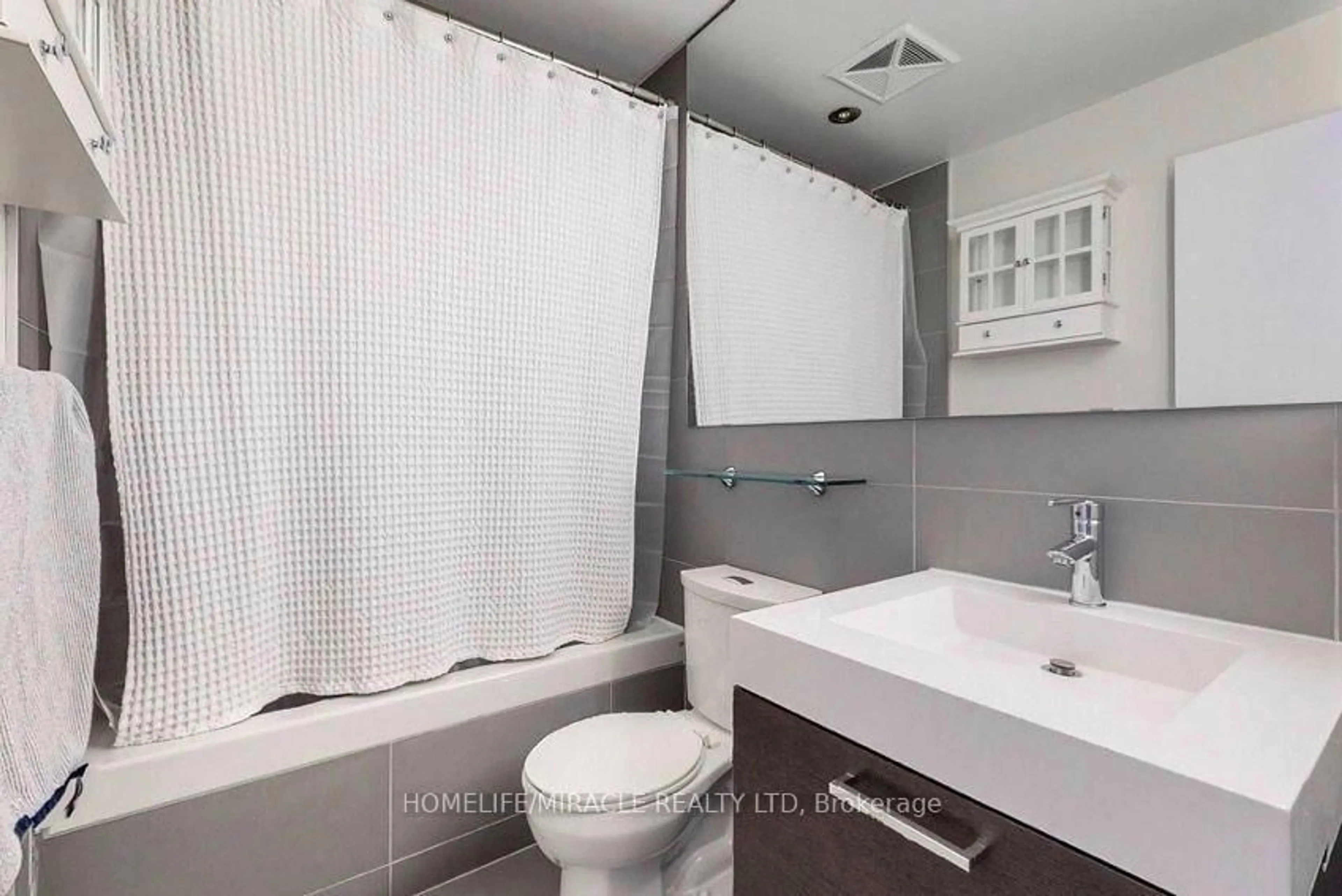 Standard bathroom, ceramic/tile floor for 318 King St #207, Toronto Ontario M5A 1C1