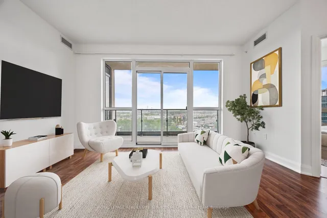 160 Vanderhoof Ave #913, Toronto 5