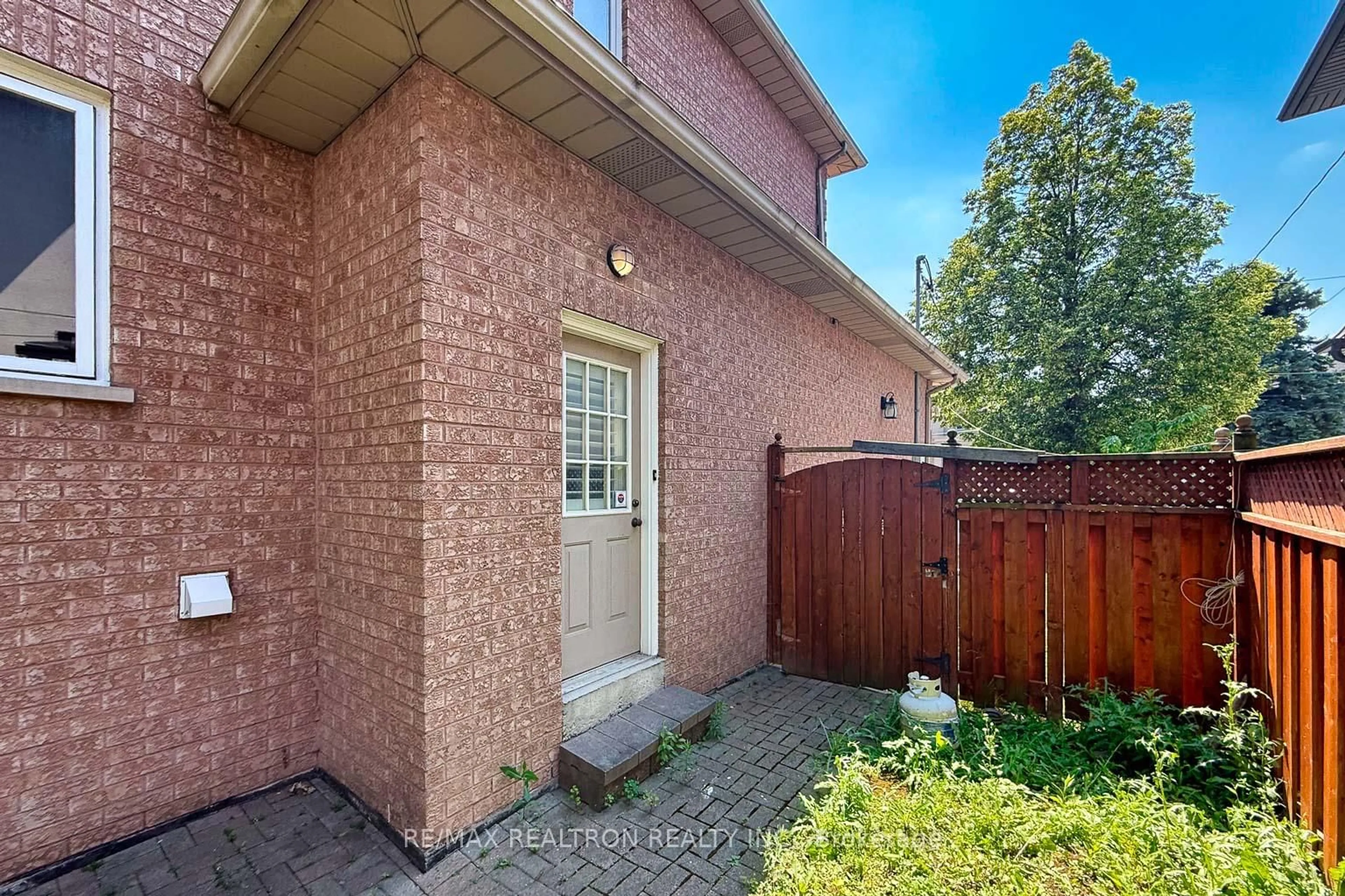 Unknown for 25 Clarkhill St, Toronto Ontario M2R 2G6