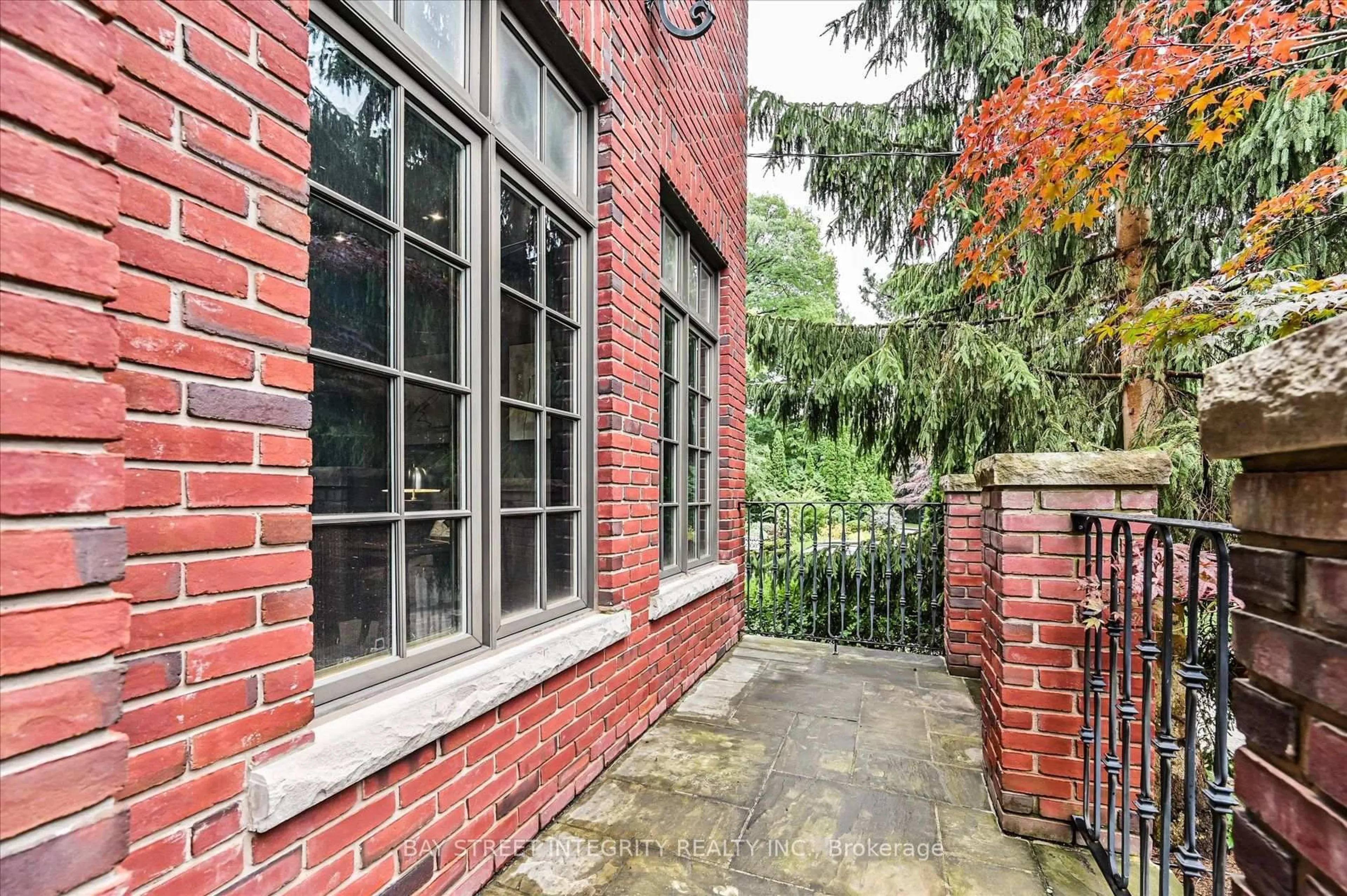 Patio, street for 5 Westgrove Cres, Toronto Ontario M5N 2S7