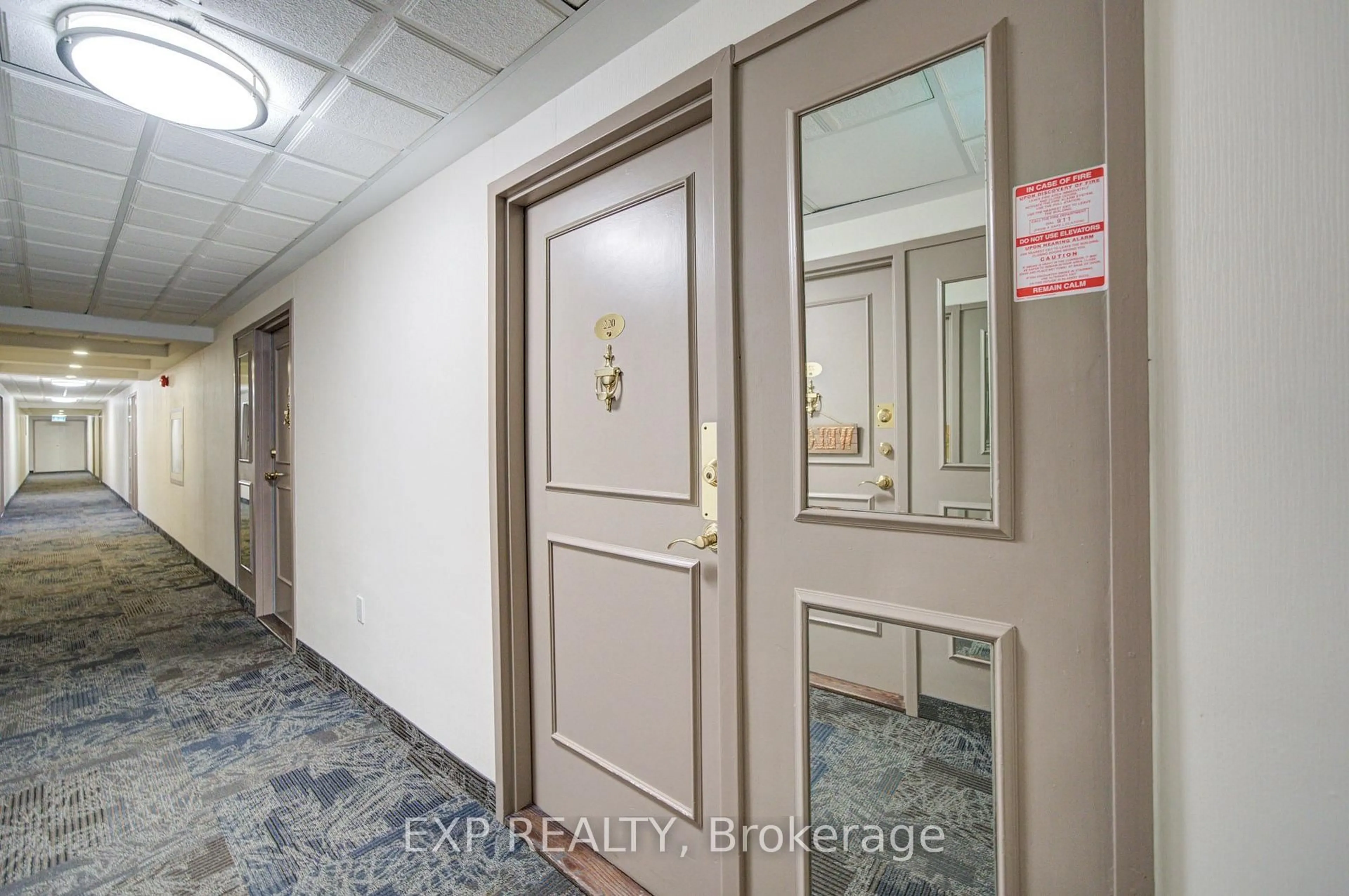 Indoor foyer for 4001 Don Mills Rd #220, Toronto Ontario M2H 3J8