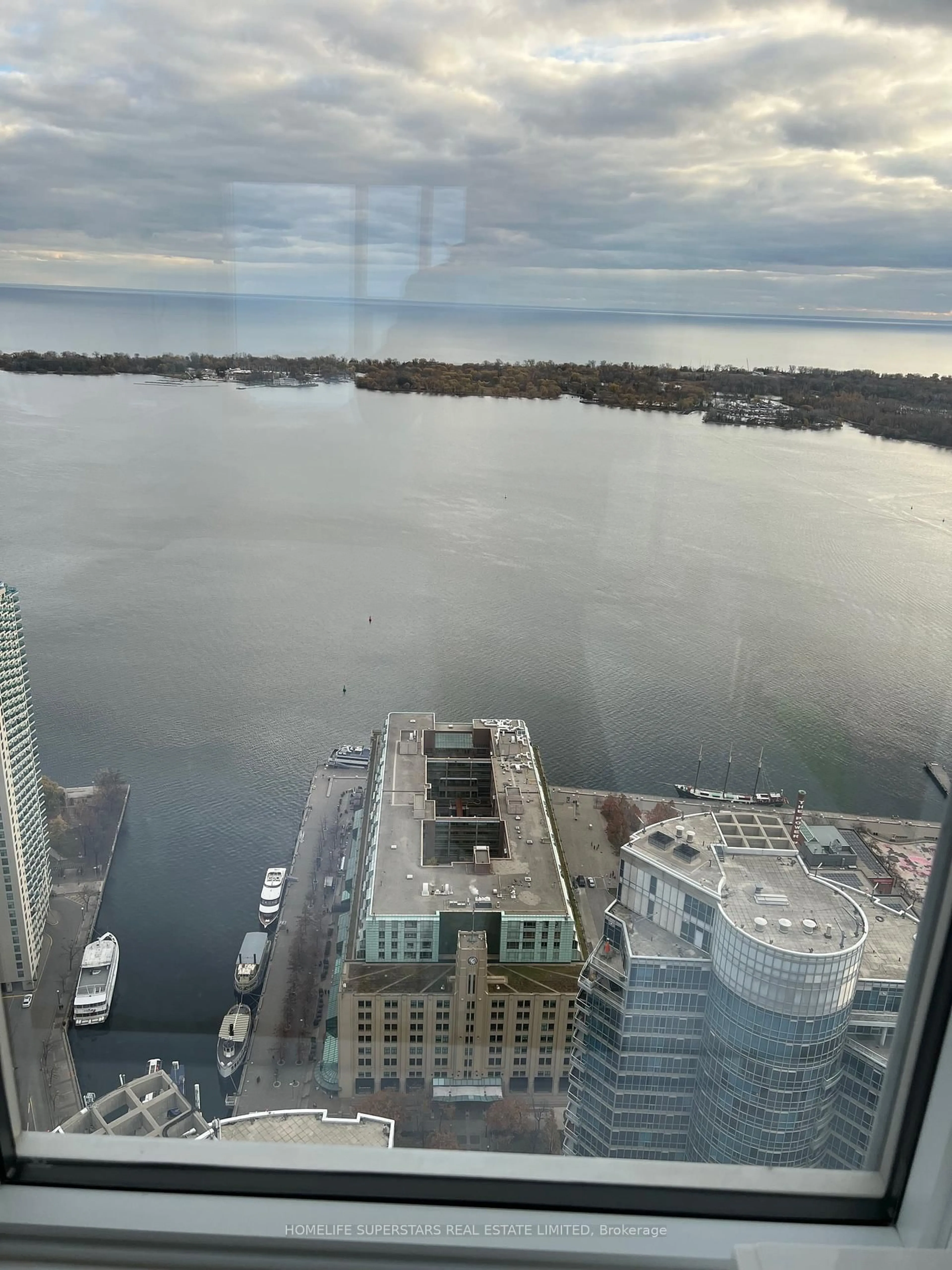 Unknown for 10 York St #6108, Toronto Ontario M5J 0E1