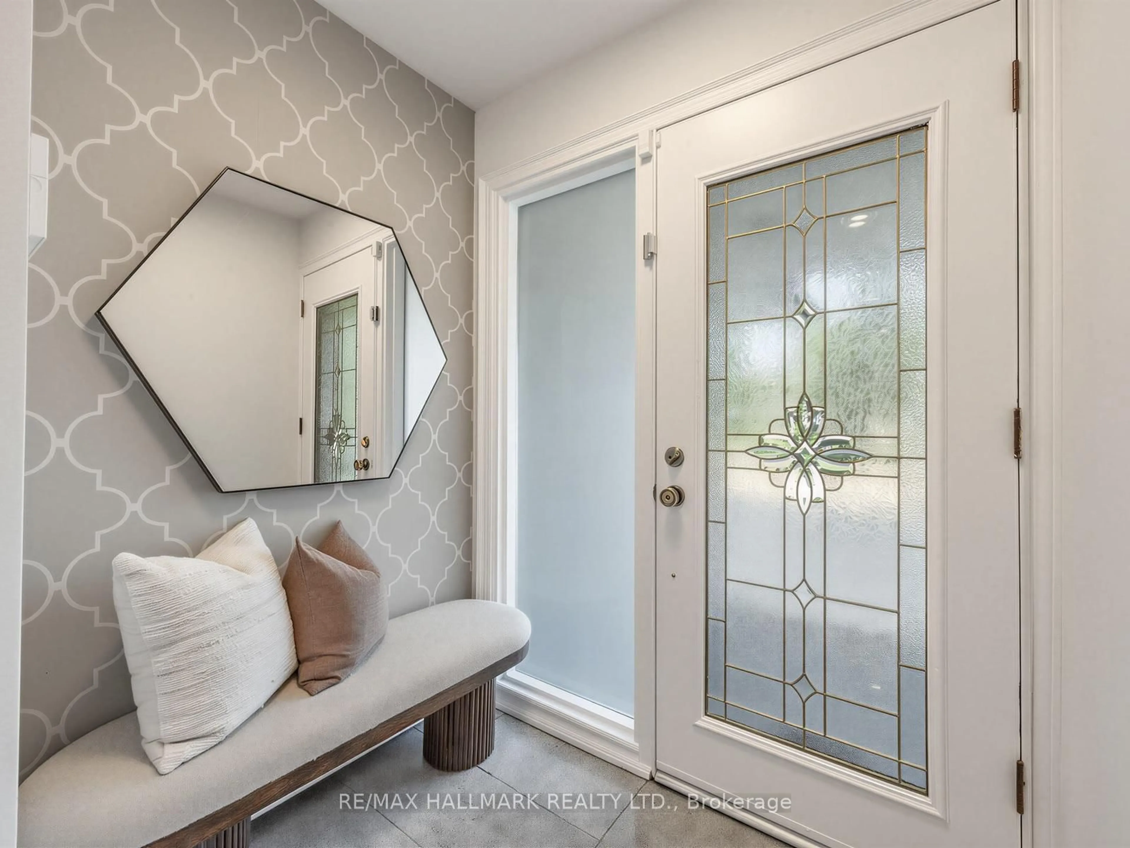 Indoor entryway for 8 Tufton Cres, Toronto Ontario M4A 2E3