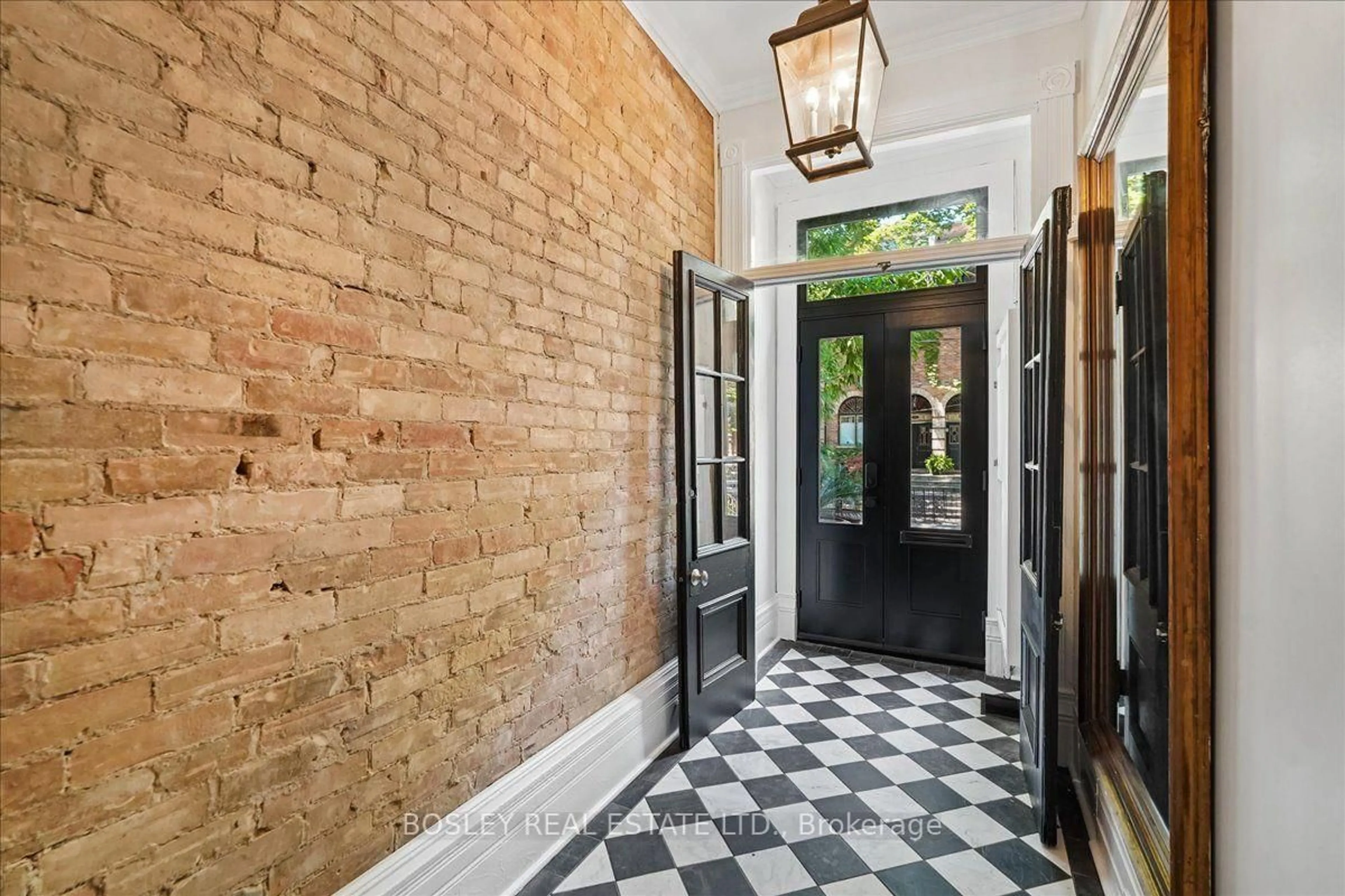 Indoor entryway for 499 Ontario St, Toronto Ontario M4X 1M7