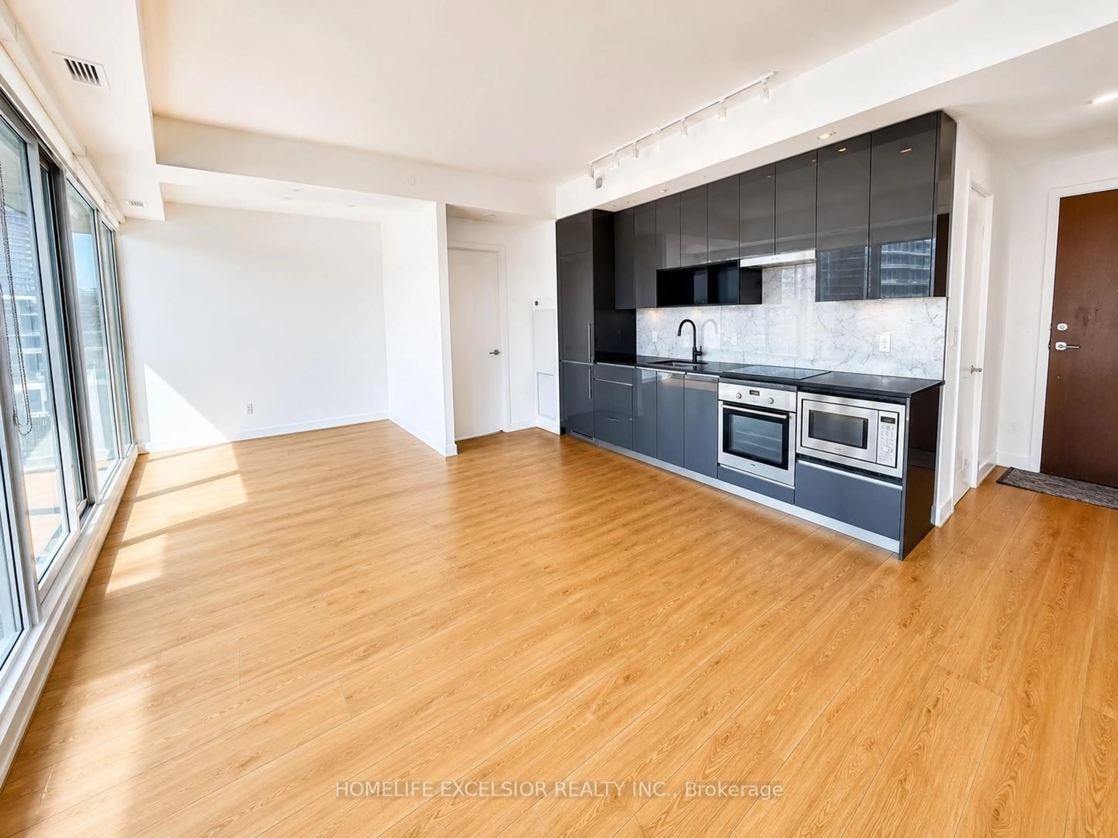 Open concept kitchen, wood/laminate floor for 115 Mcmahon Dr #712, Toronto Ontario M2K 0E3