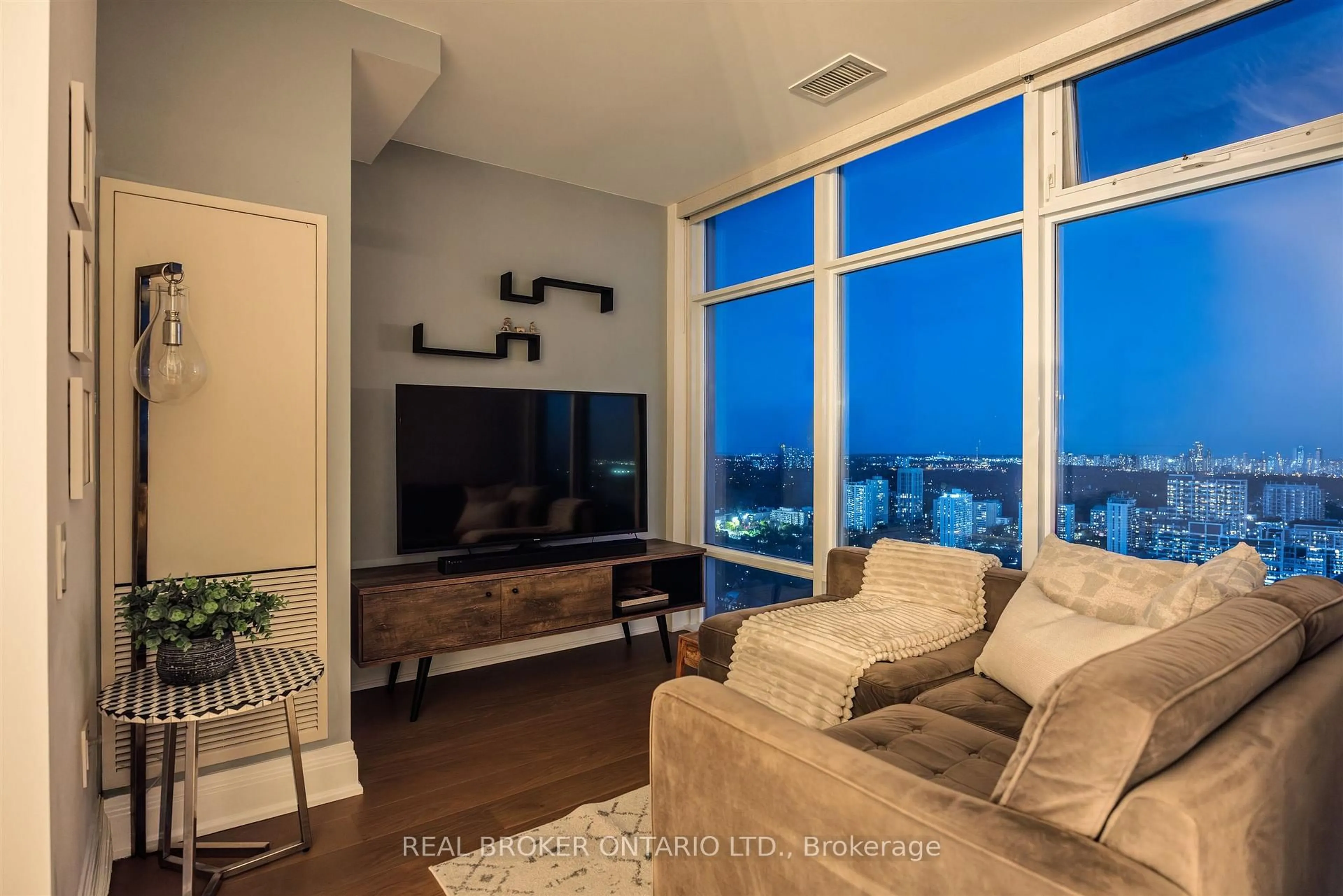 Living room with furniture, unknown for 2191 Yonge St #4603, Toronto Ontario M4S 3H8