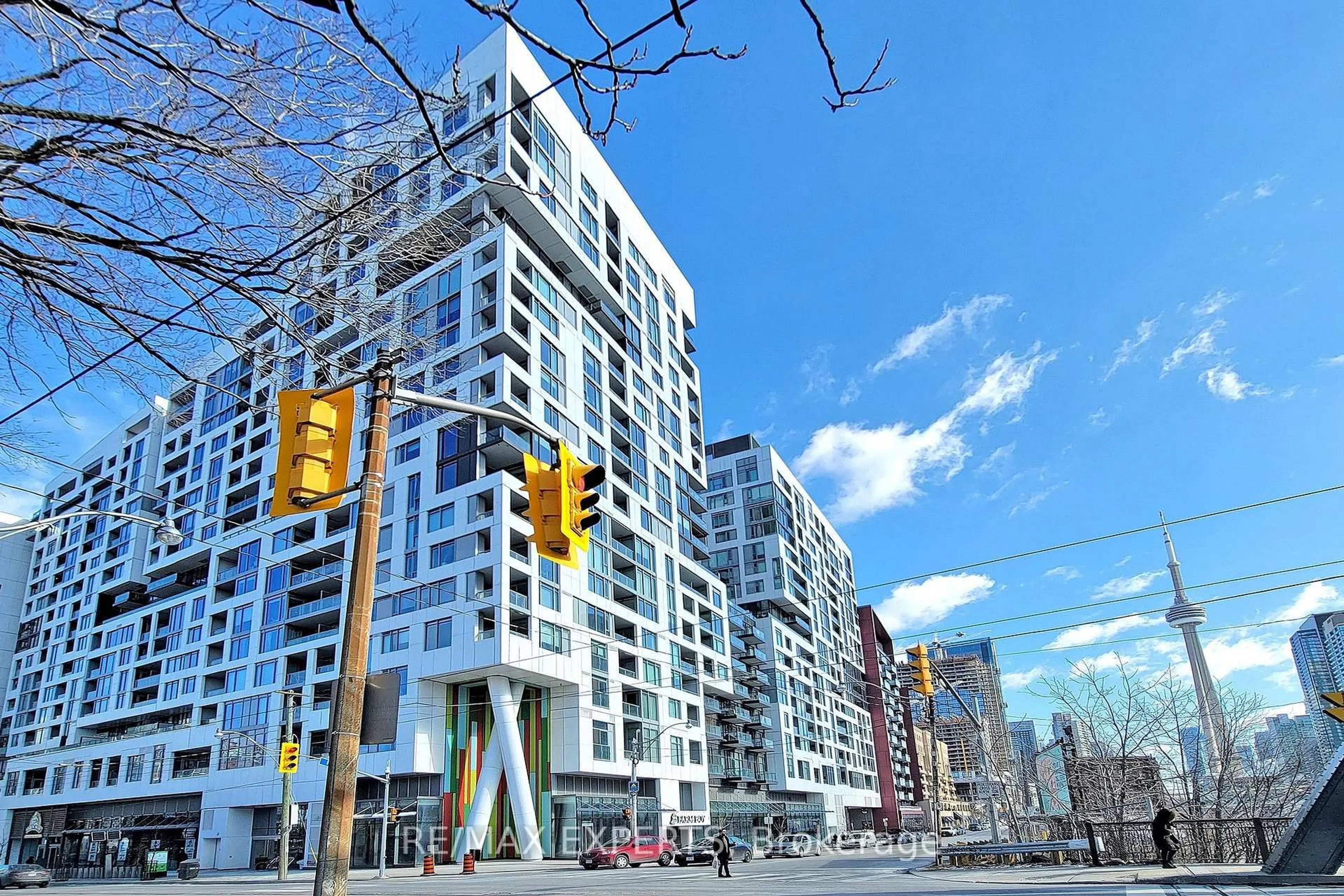 Patio, building for 27 Bathurst St #1114, Toronto Ontario M5V 0R1