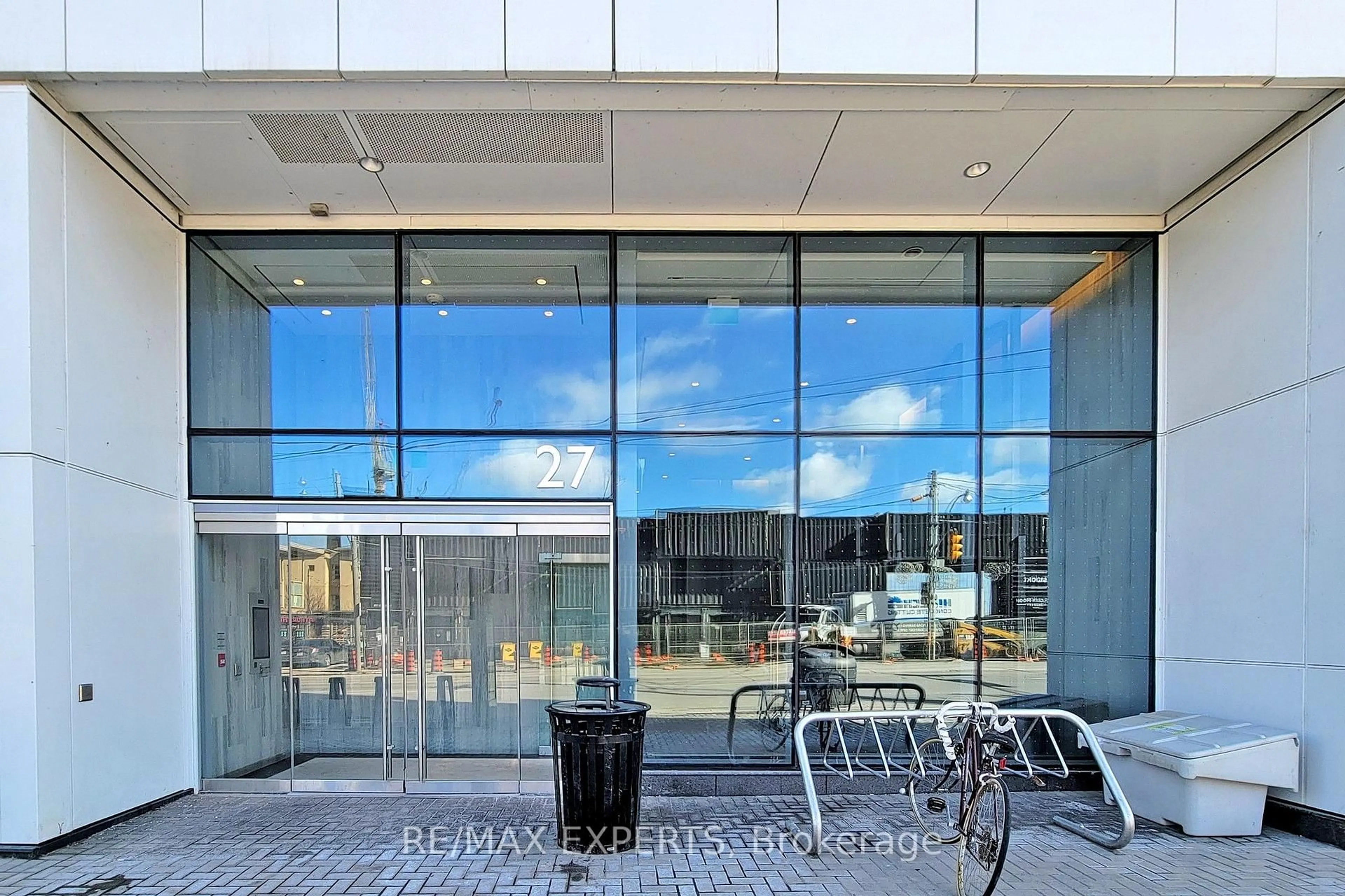 Indoor foyer for 27 Bathurst St #1114, Toronto Ontario M5V 0R1