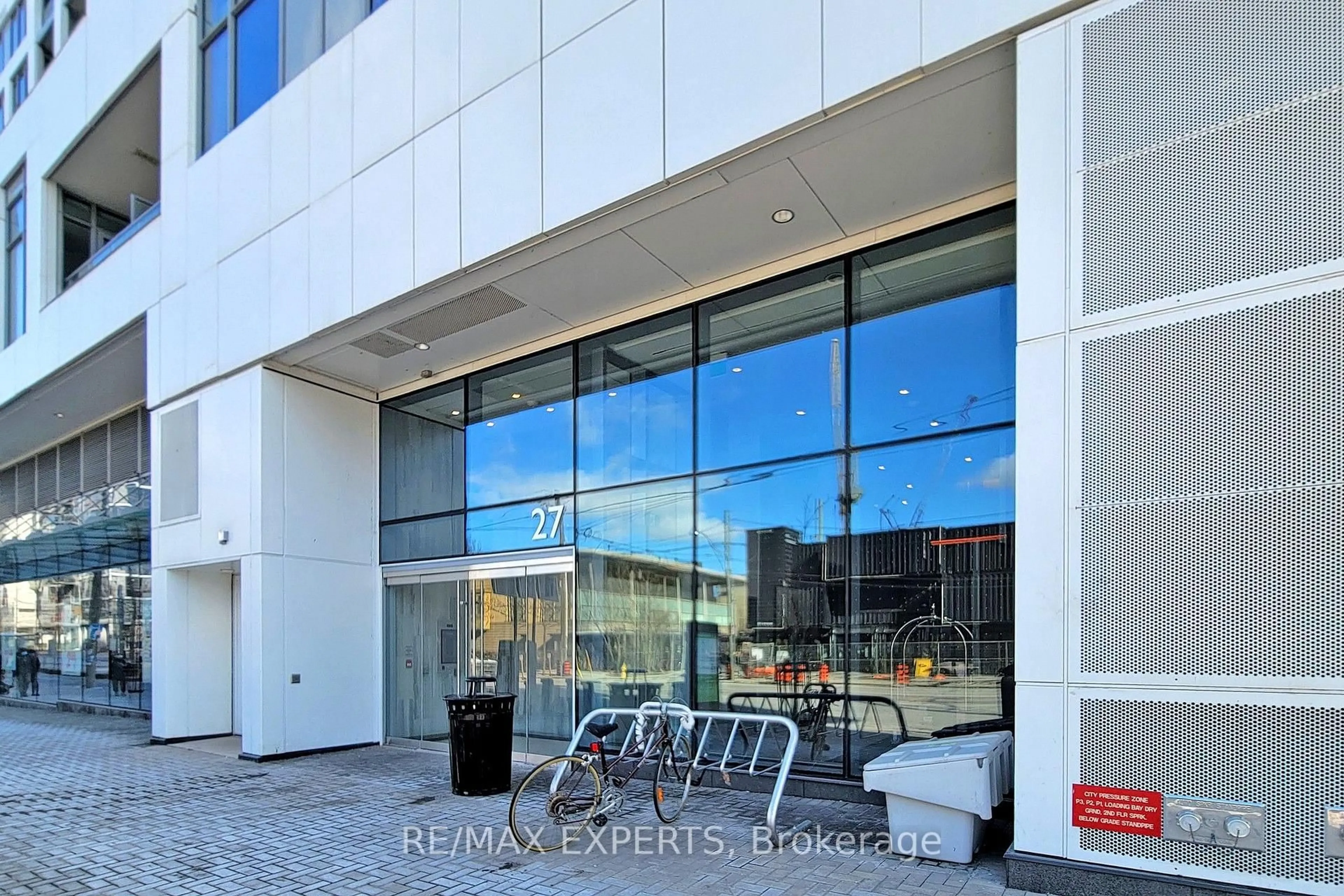 Indoor foyer for 27 Bathurst St #1114, Toronto Ontario M5V 0R1