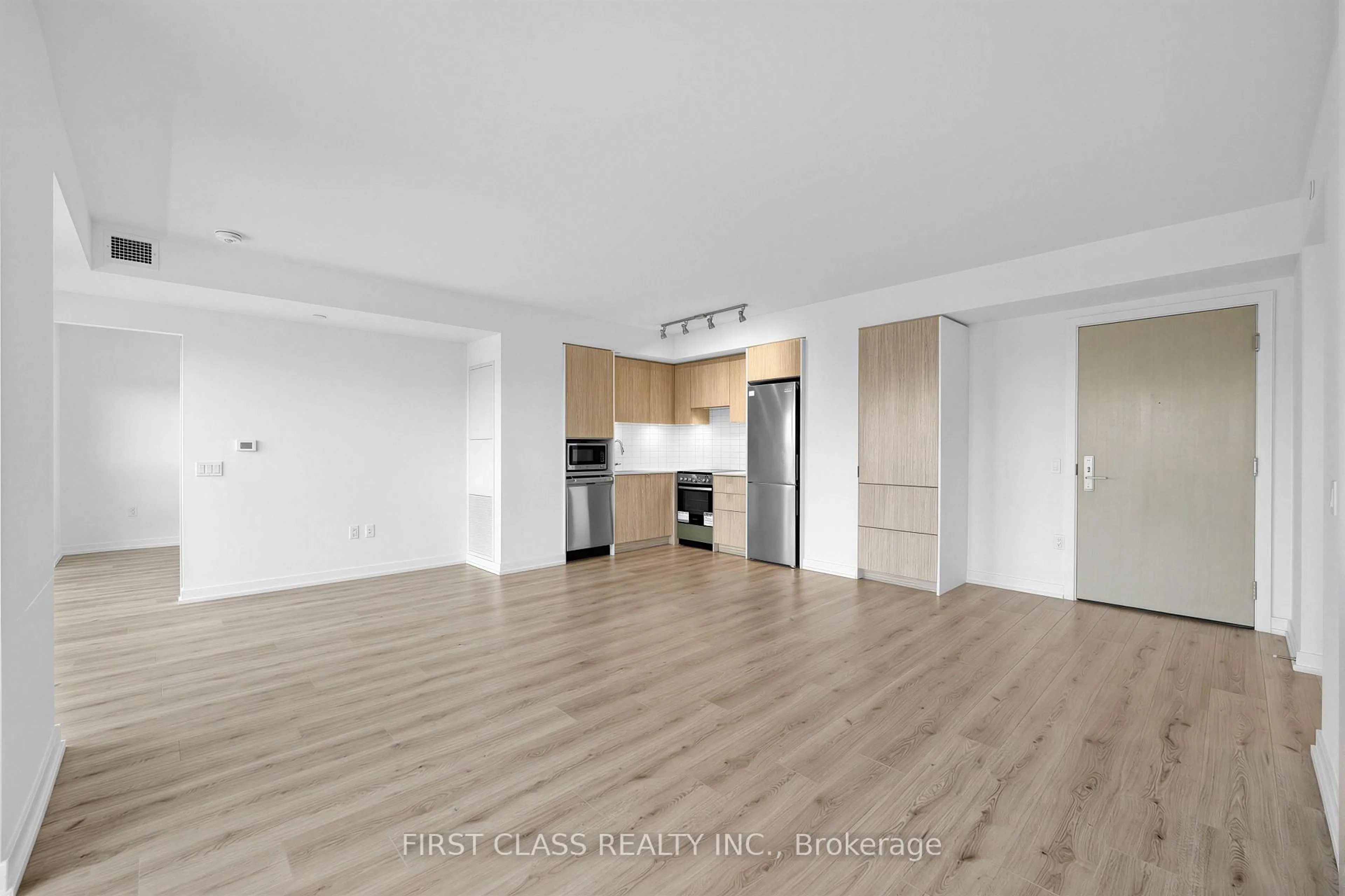 A pic of a room for 395 Bloor St #4203, Toronto Ontario M4W 0B4