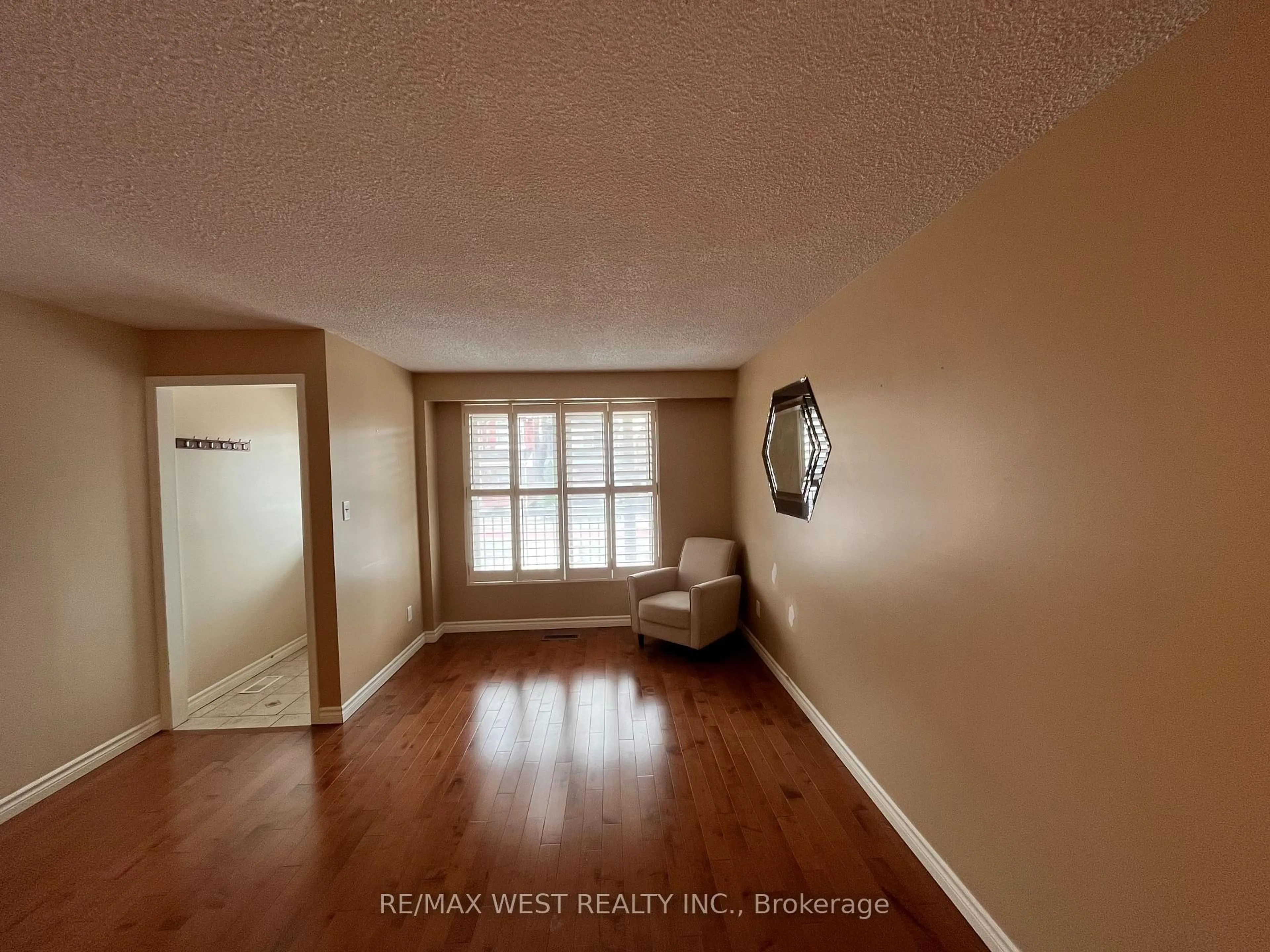 A pic of a room for 568 Dufferin St, Toronto Ontario M6K 2A9