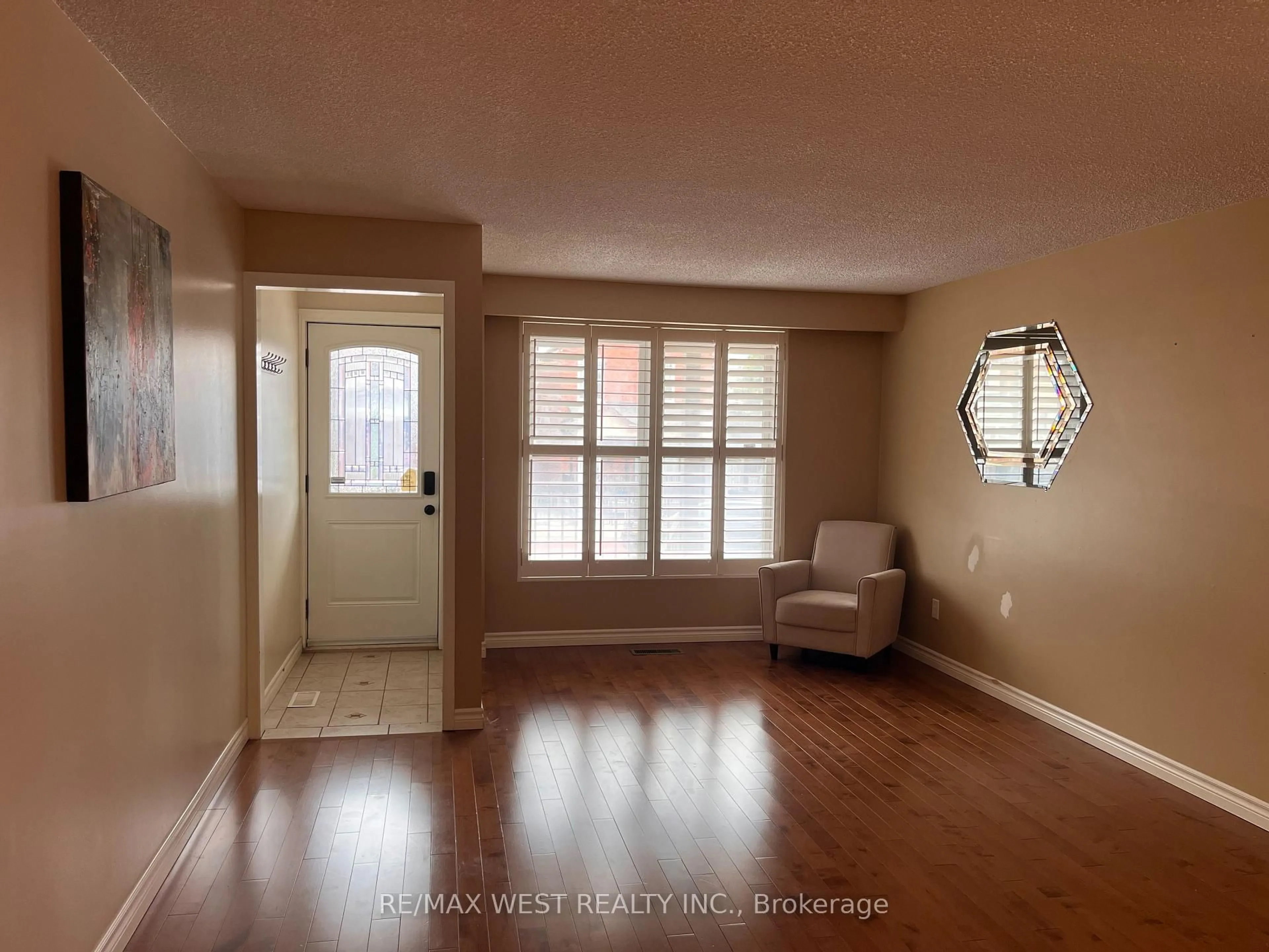 A pic of a room for 568 Dufferin St, Toronto Ontario M6K 2A9