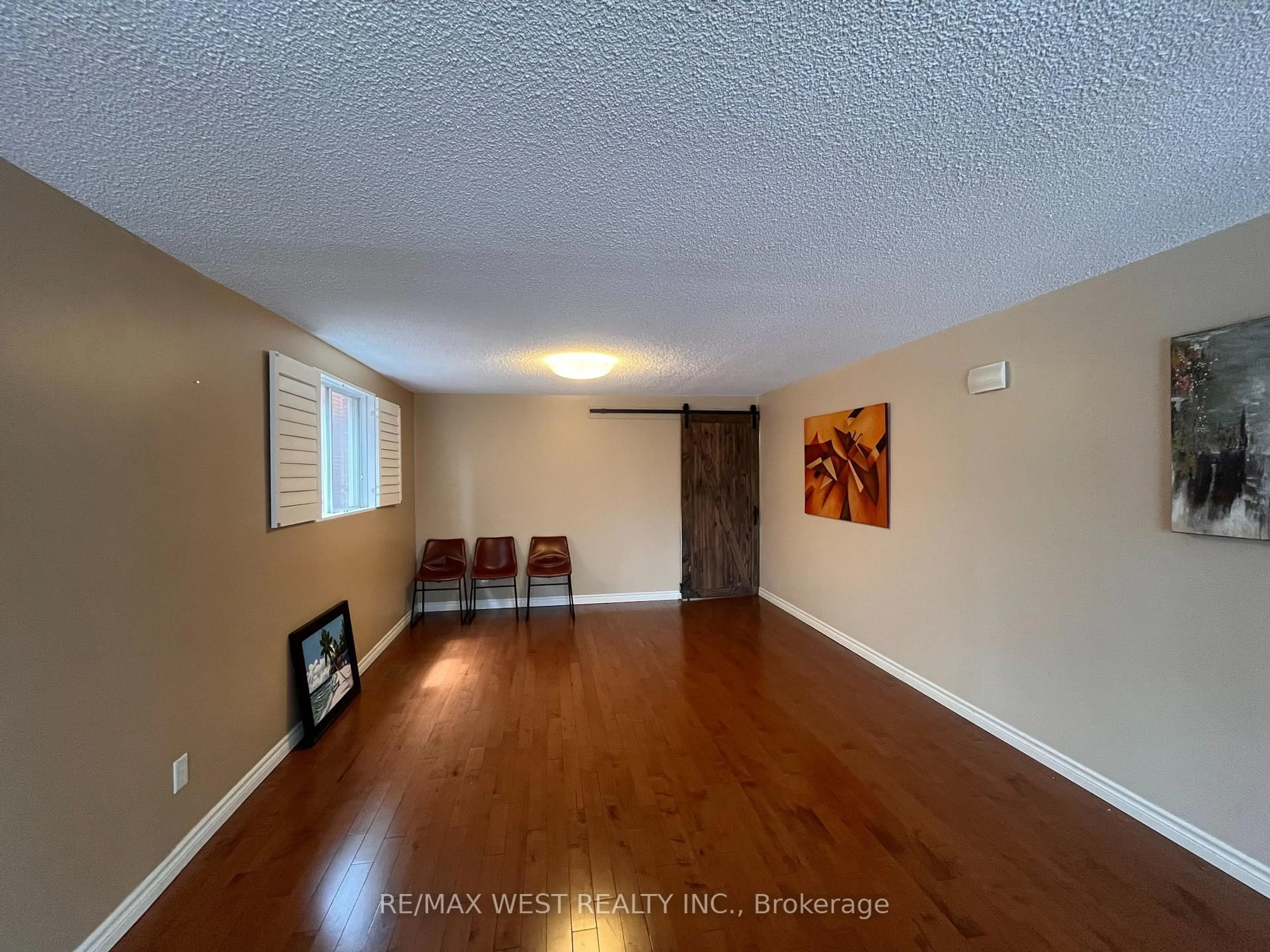 A pic of a room for 568 Dufferin St, Toronto Ontario M6K 2A9