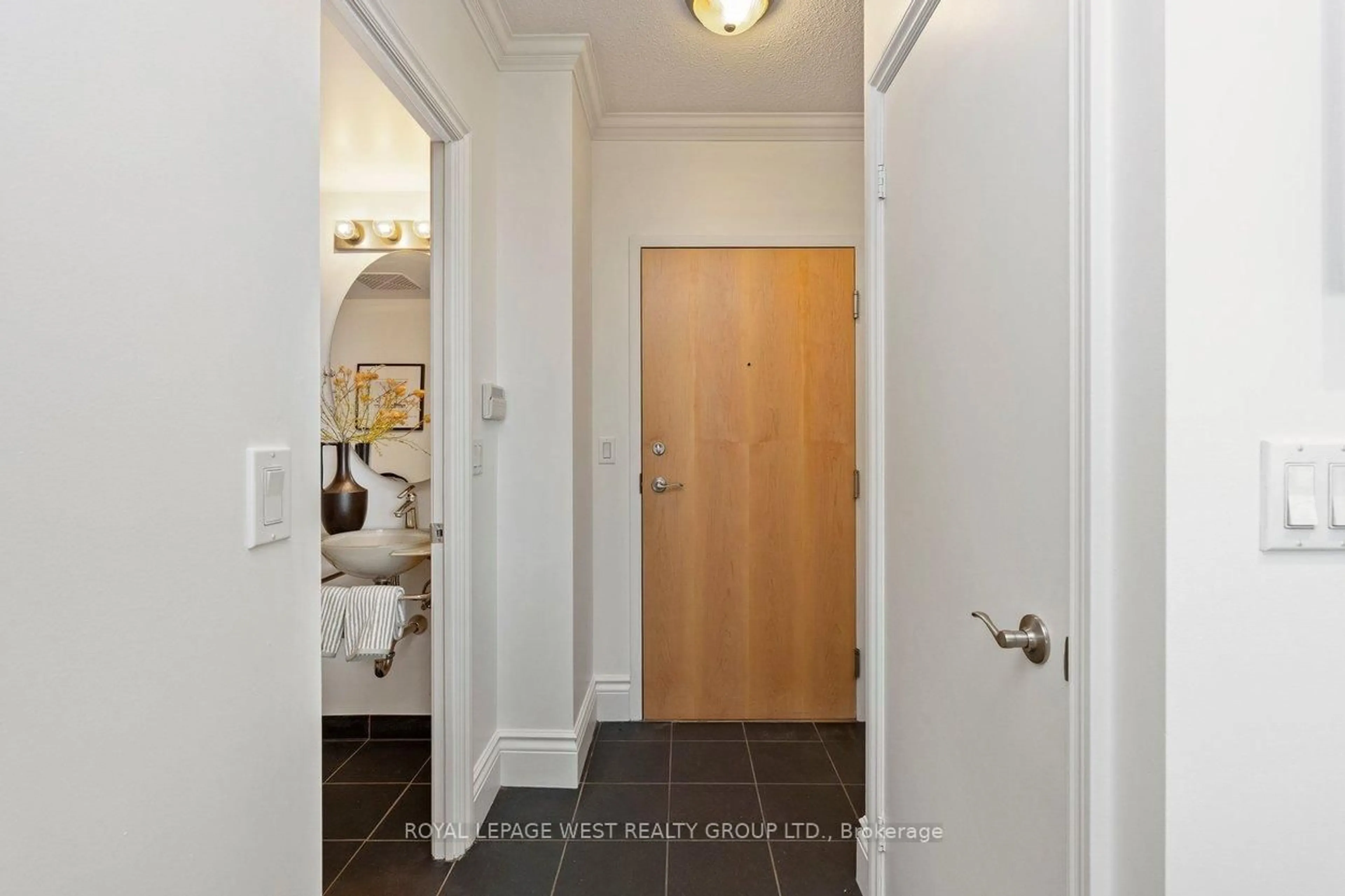 Indoor entryway for 8 Scollard St #802, Toronto Ontario M5R 1M2