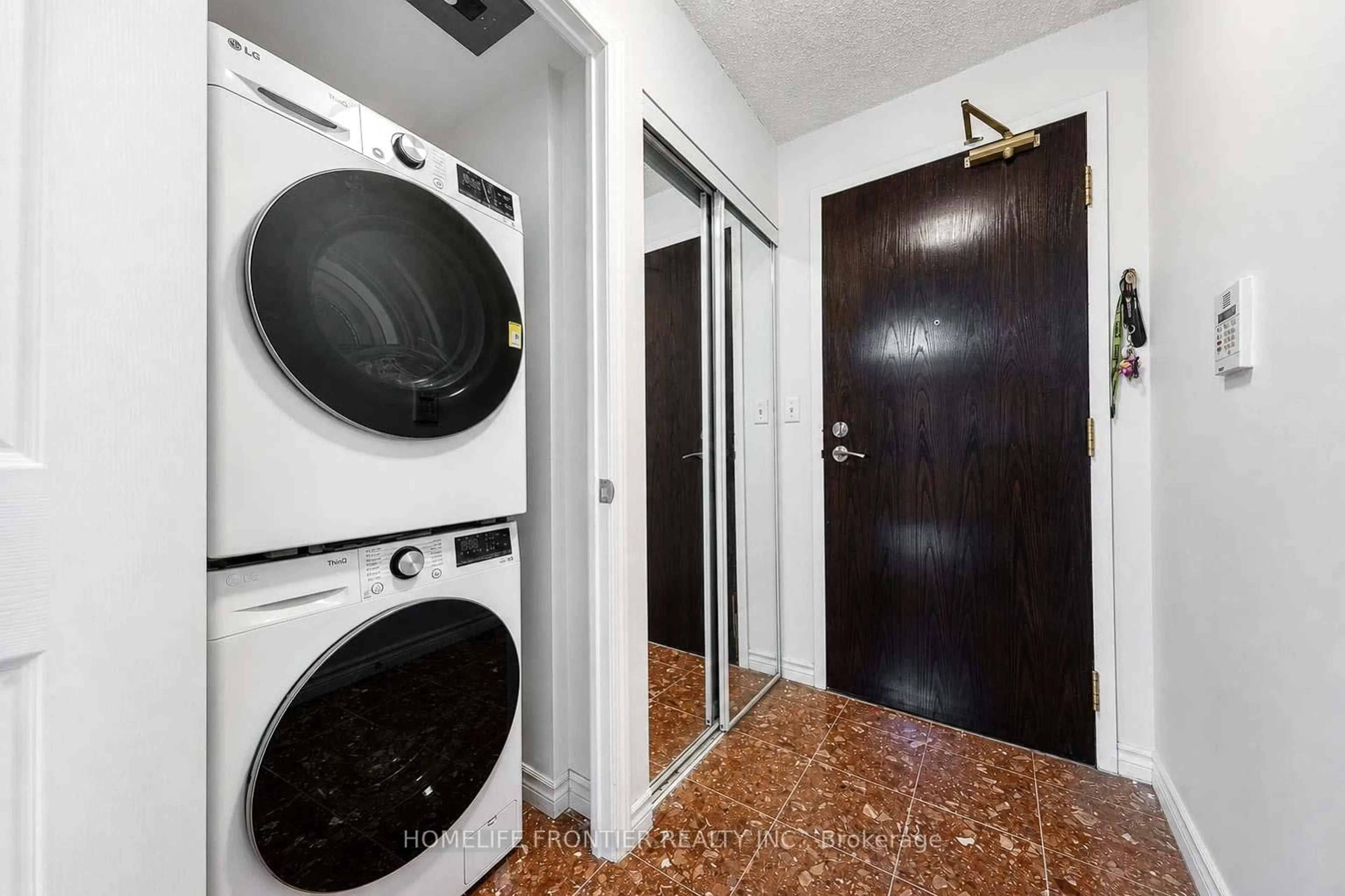 Laundry room for 18 Spring Garden Ave #310, Toronto Ontario M2N 7M2