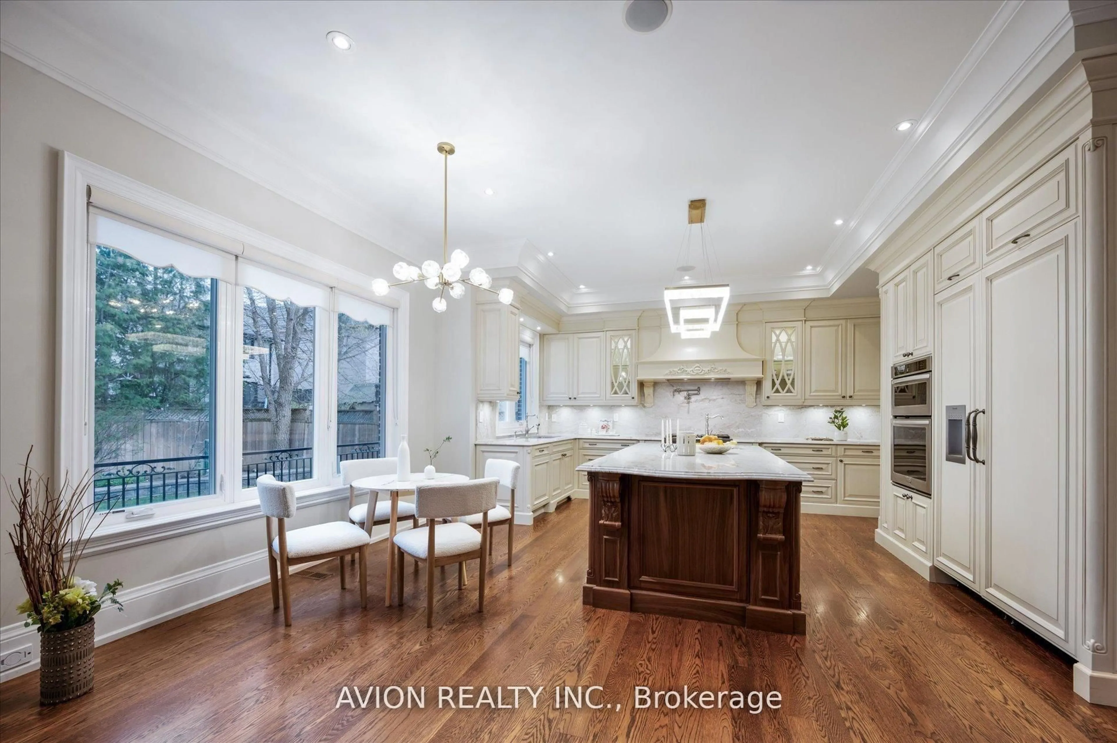 Open concept kitchen, ceramic/tile floor for 26 Danville Dr, Toronto Ontario M2P 1J1