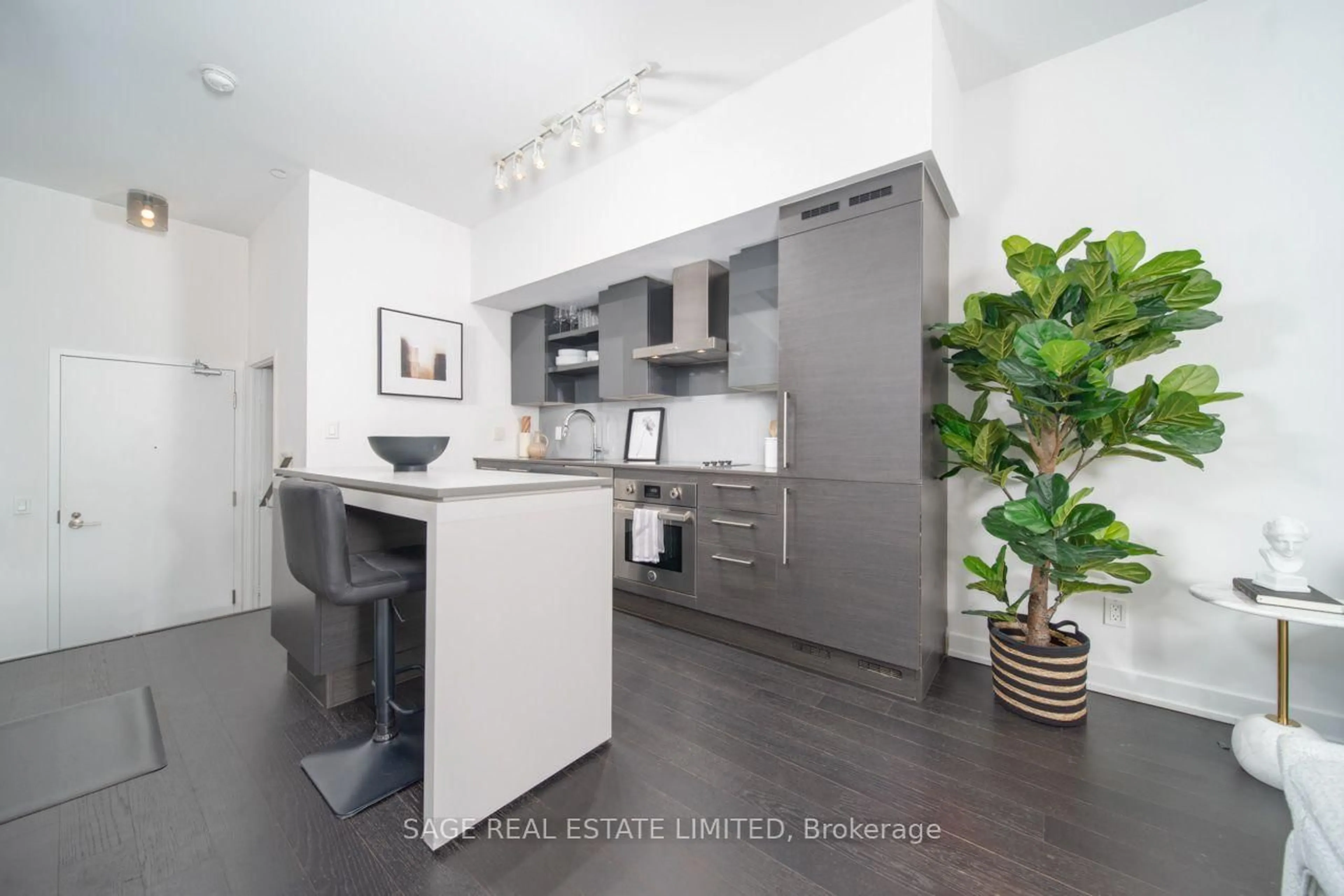 Open concept kitchen, unknown for 1030 King St #118, Toronto Ontario M6K 3N3