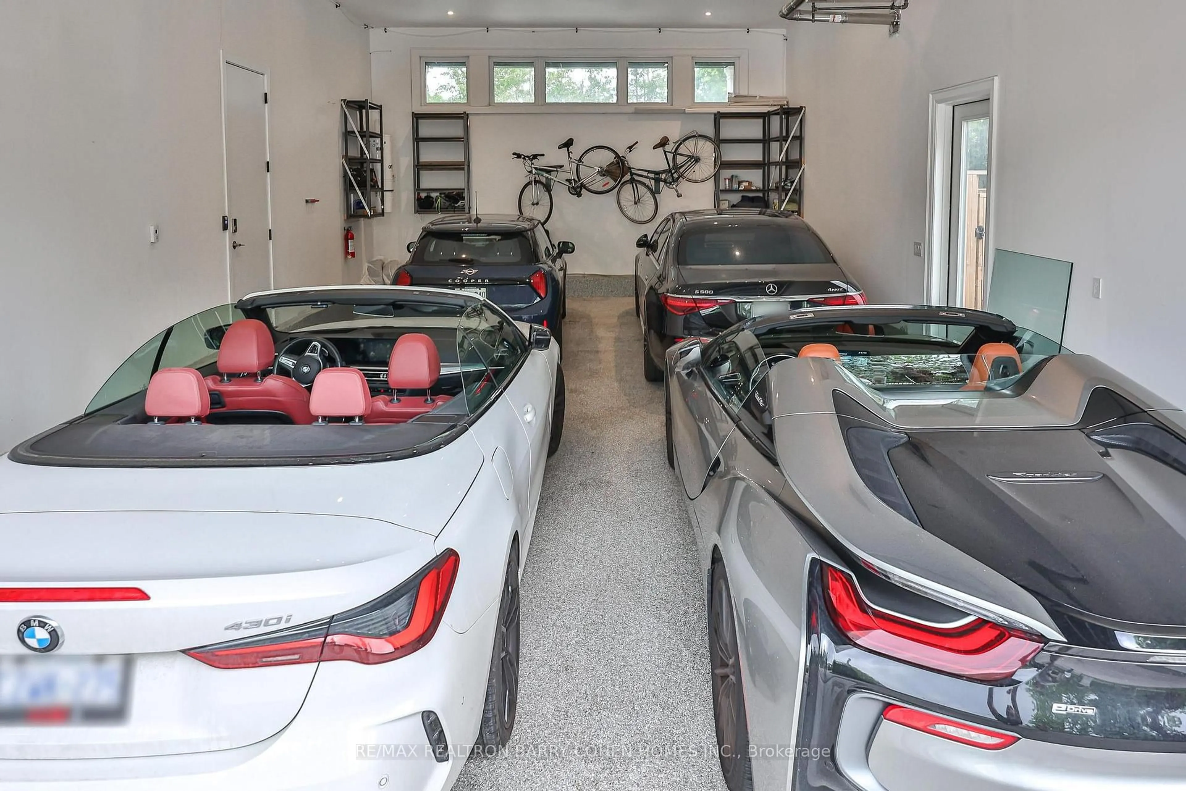 Indoor garage for 15 Sulgrave Cres, Toronto Ontario M2L 1W5