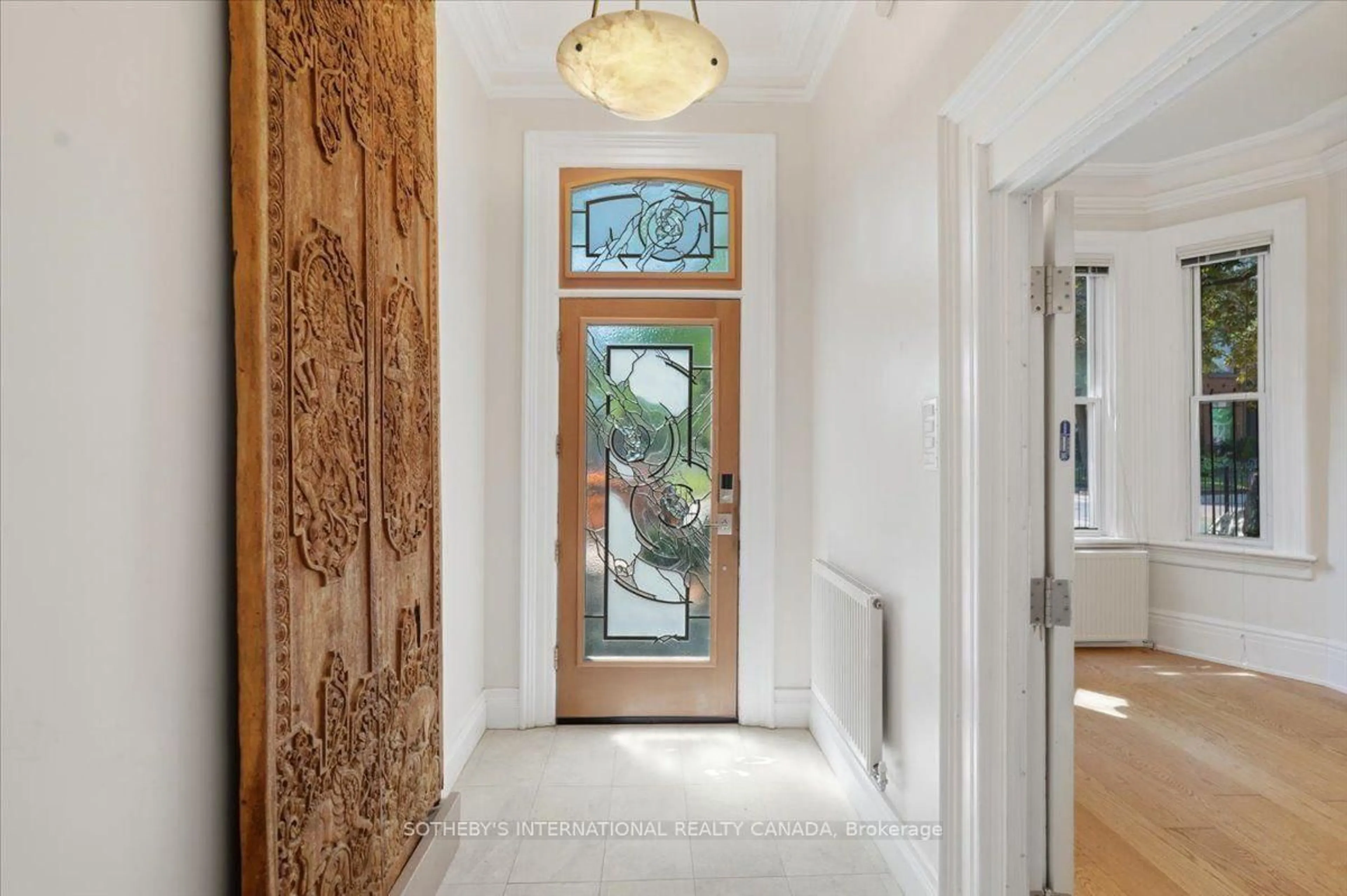 Indoor foyer for 33 Rose Ave, Toronto Ontario M4X 1N7