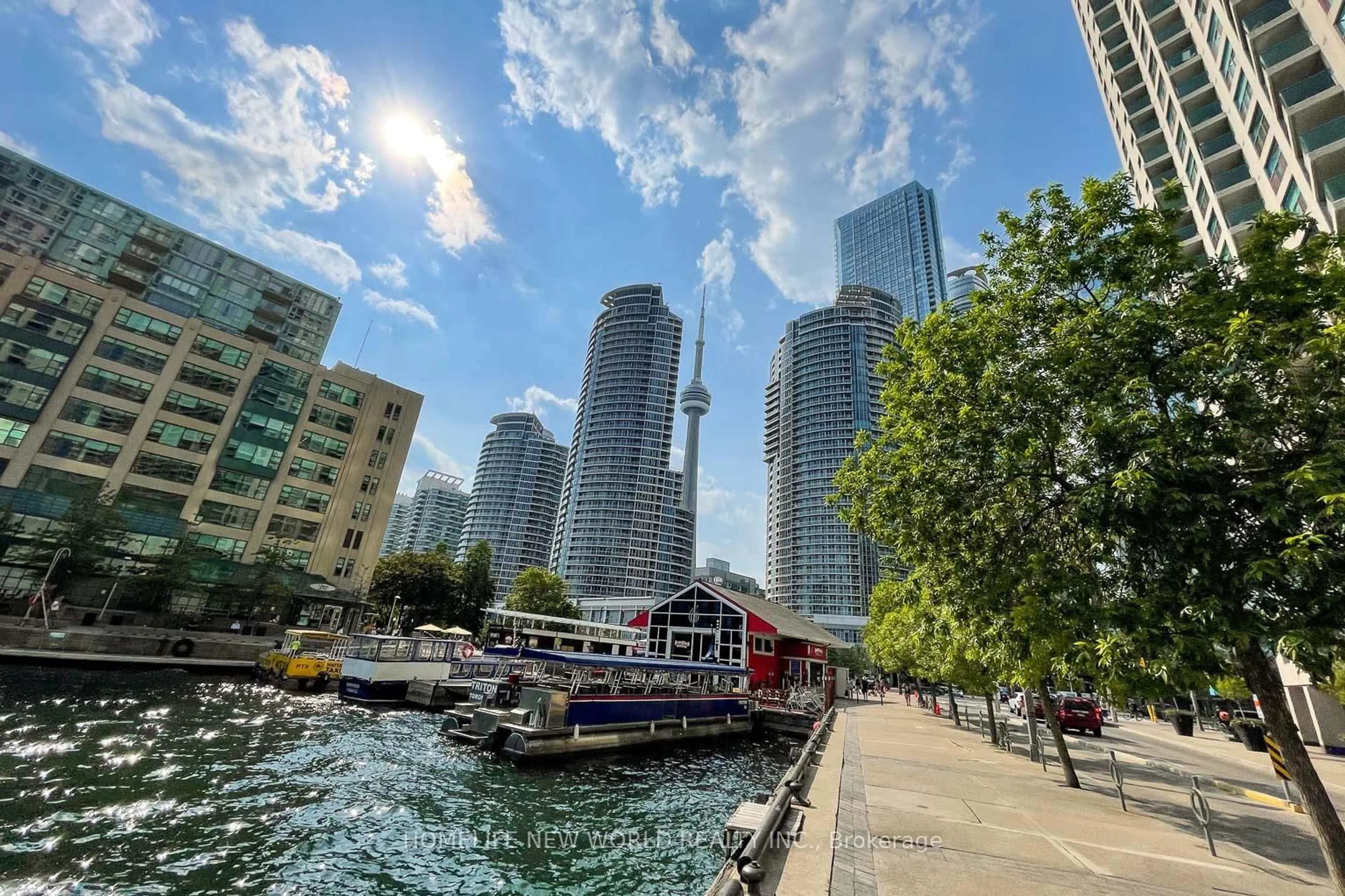 Blurry image for 77 Harbour Sq #1602, Toronto Ontario M5J 2S2
