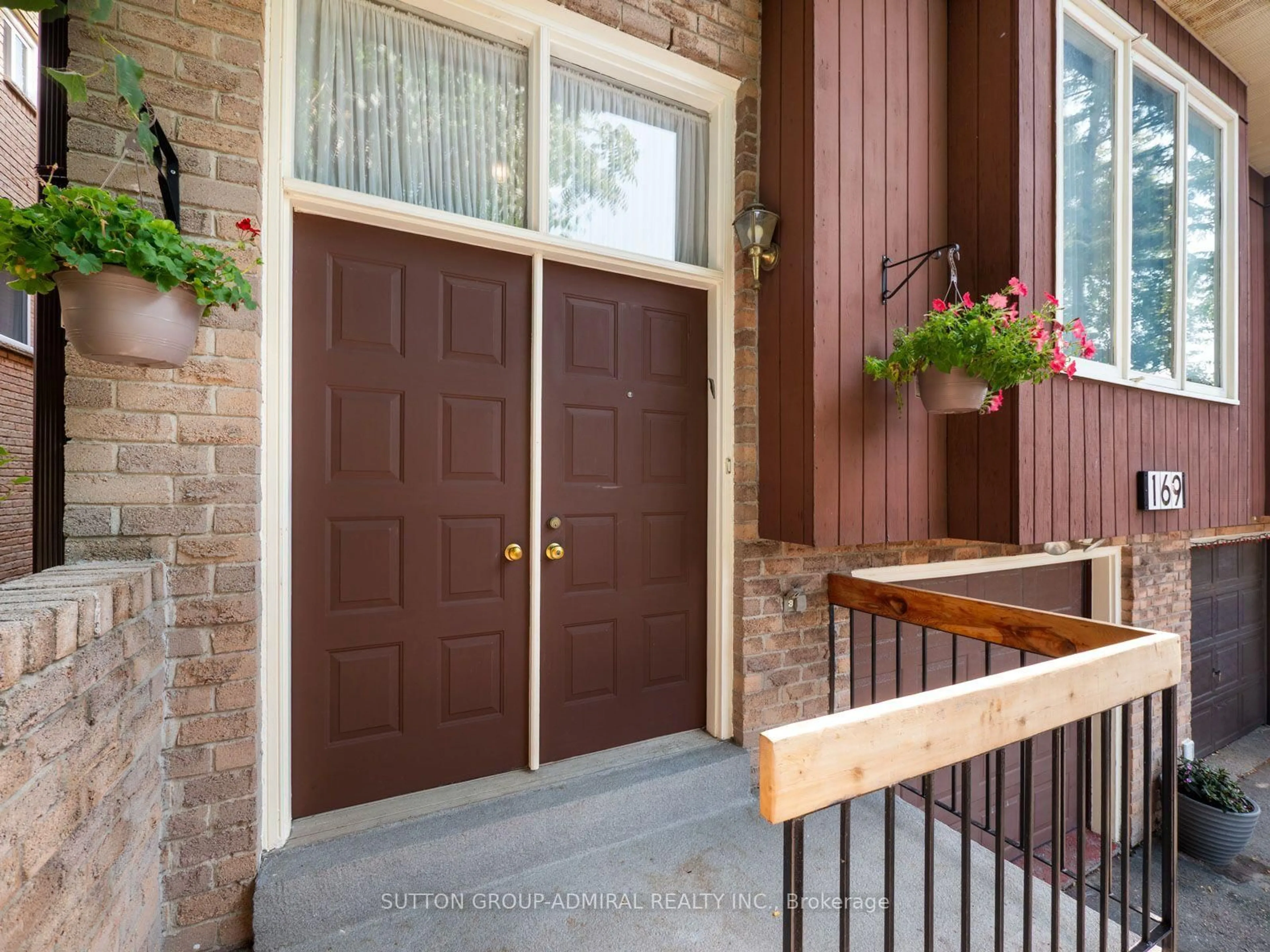 Indoor entryway for 169 Robert Hicks Dr, Toronto Ontario M2R 3R3