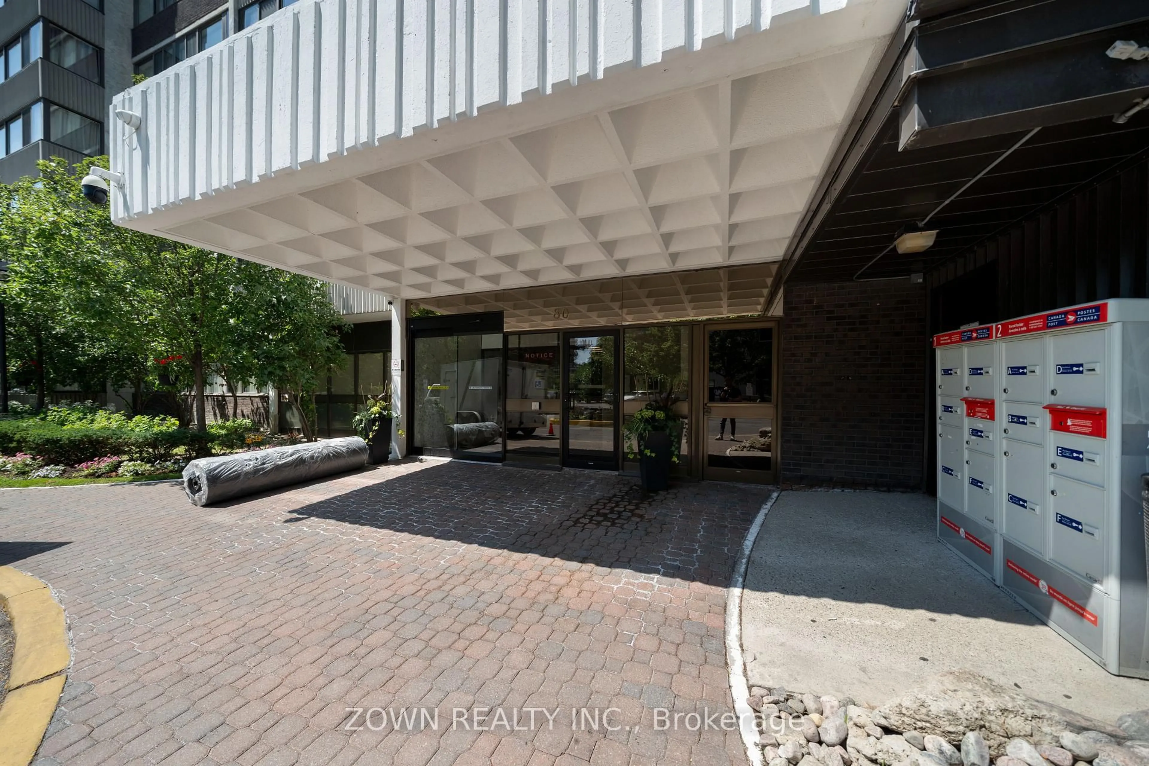 Indoor foyer for 80 Antibes Dr #1207, Toronto Ontario M2R 3N5