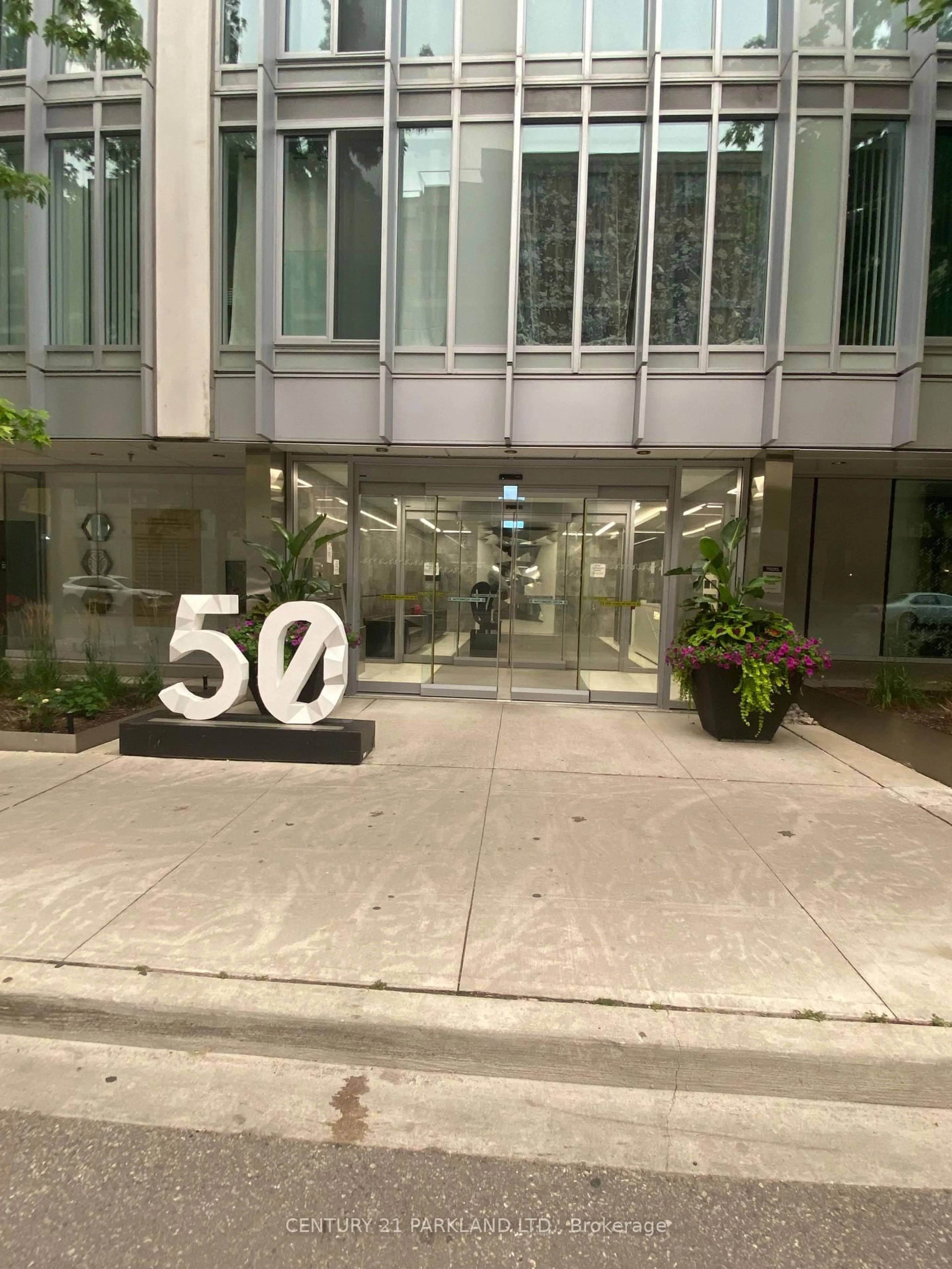 Indoor foyer for 50 McCaul St #607, Toronto Ontario M5T 1V9