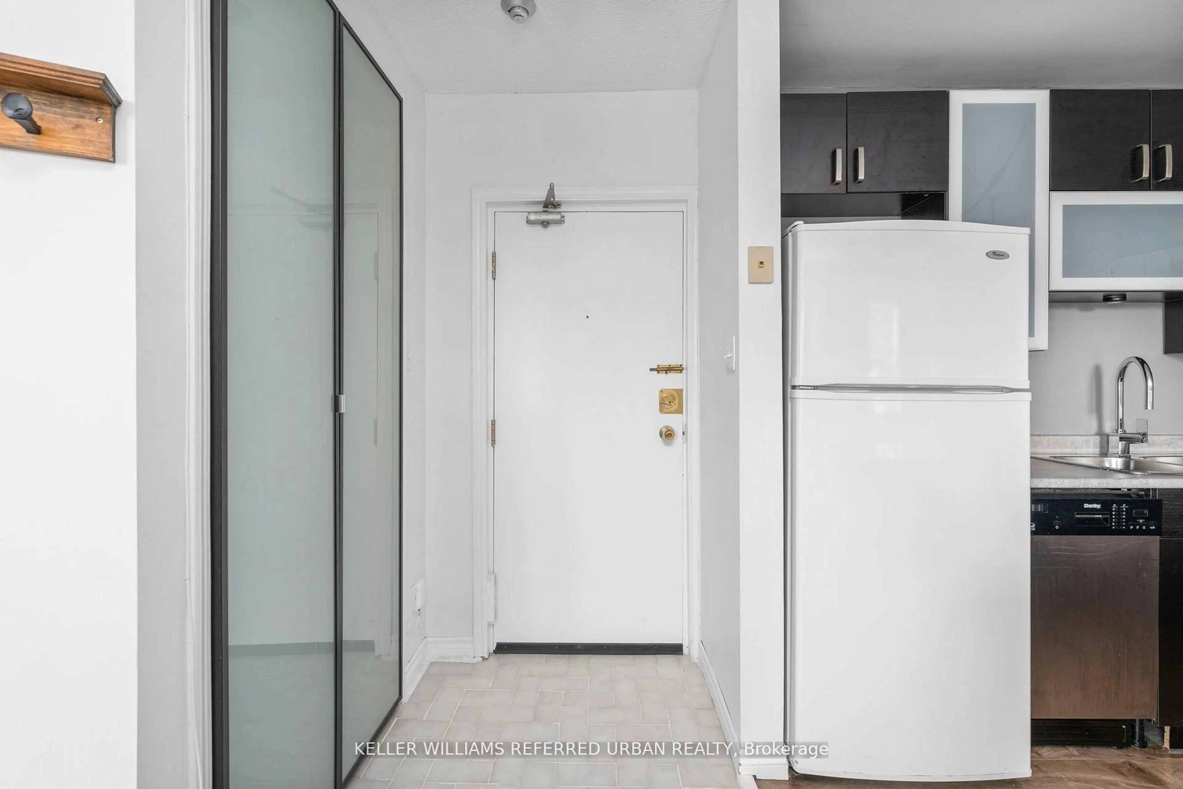 Unknown for 114 Vaughan Rd #407, Toronto Ontario M6C 2M1