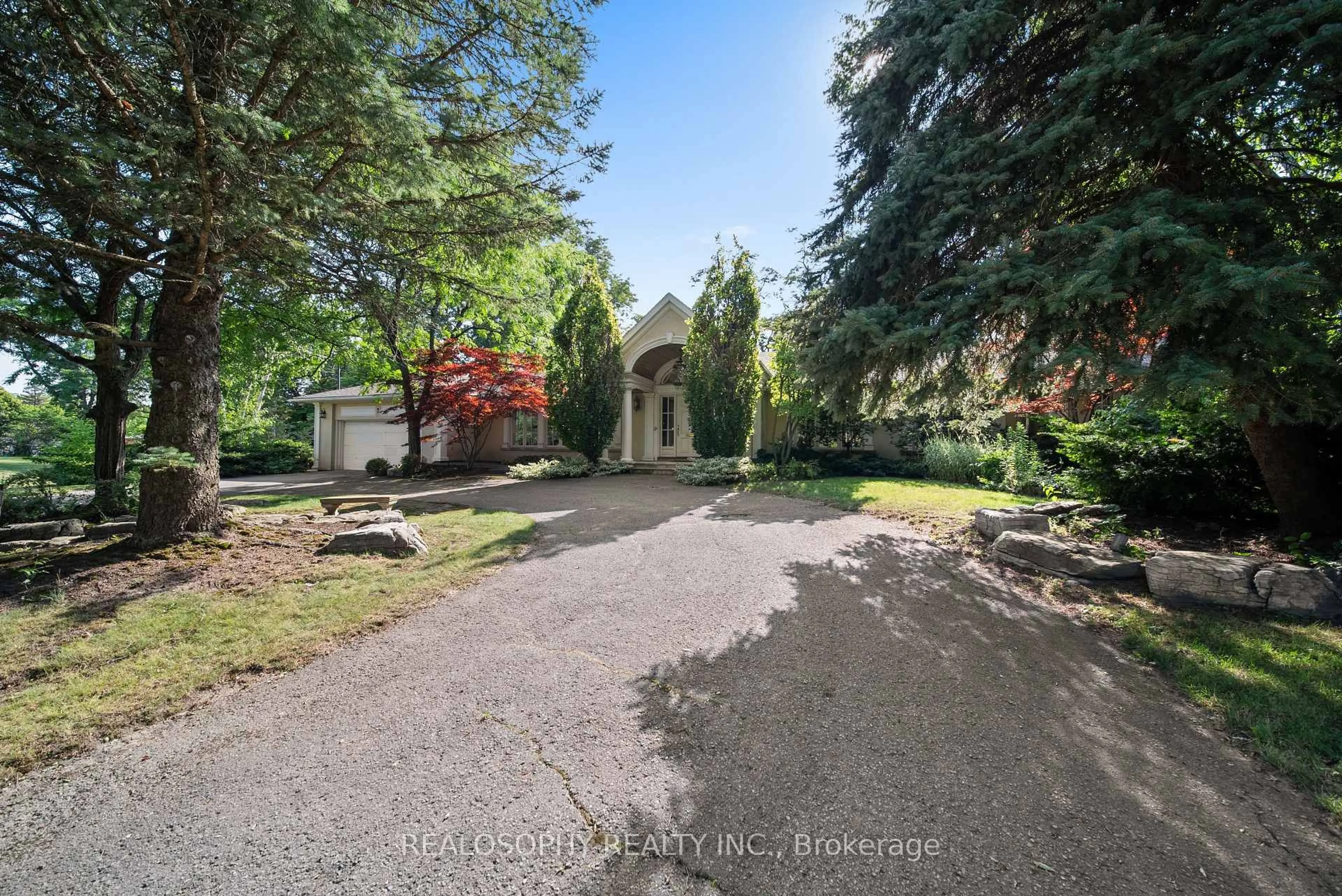 A pic from outside/outdoor area/front of a property/back of a property/a pic from drone, street for 7 Purling Pl, Toronto Ontario M3B 1V4