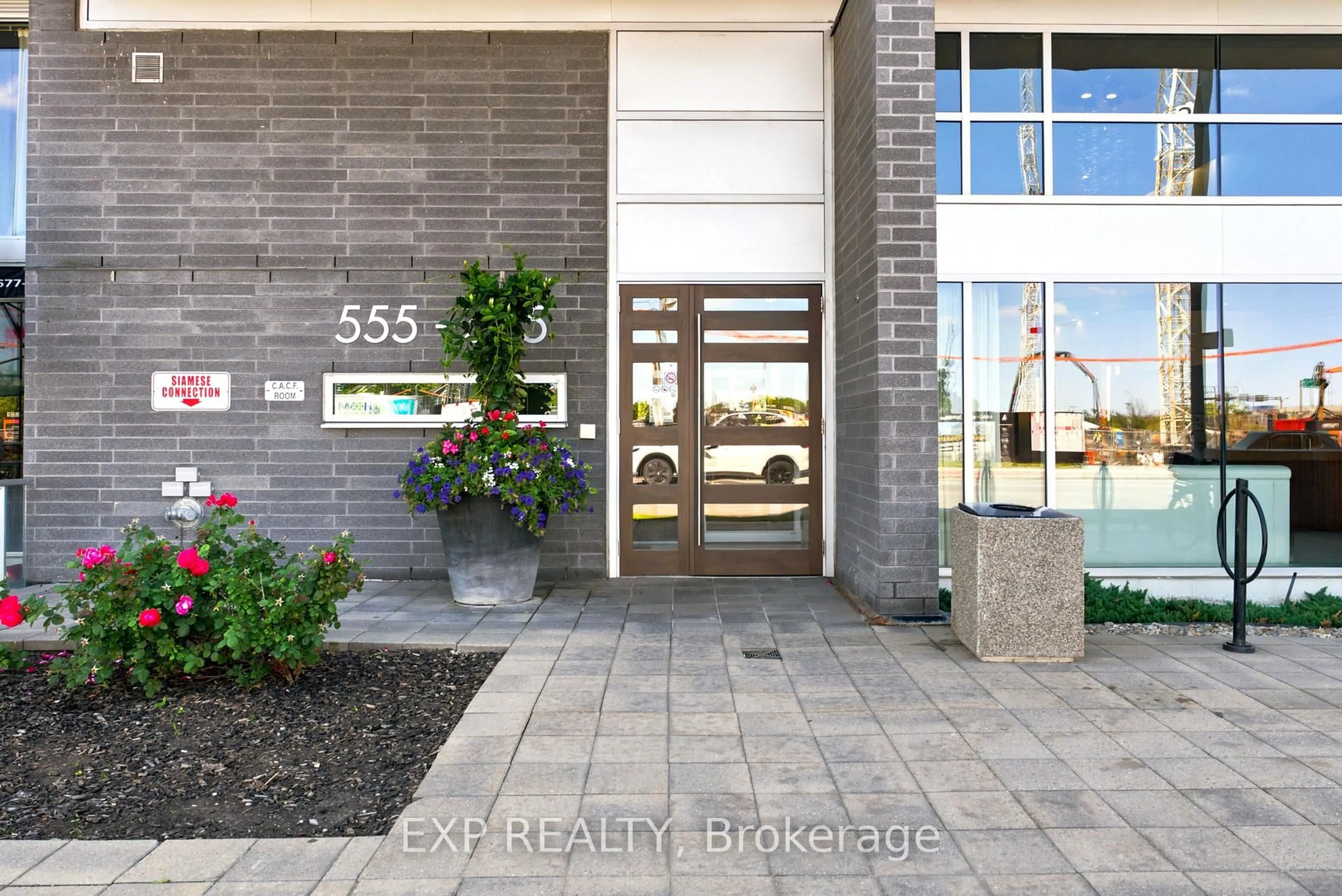 Indoor entryway for 555 Wilson Ave #1108, Toronto Ontario M3H 5Y6