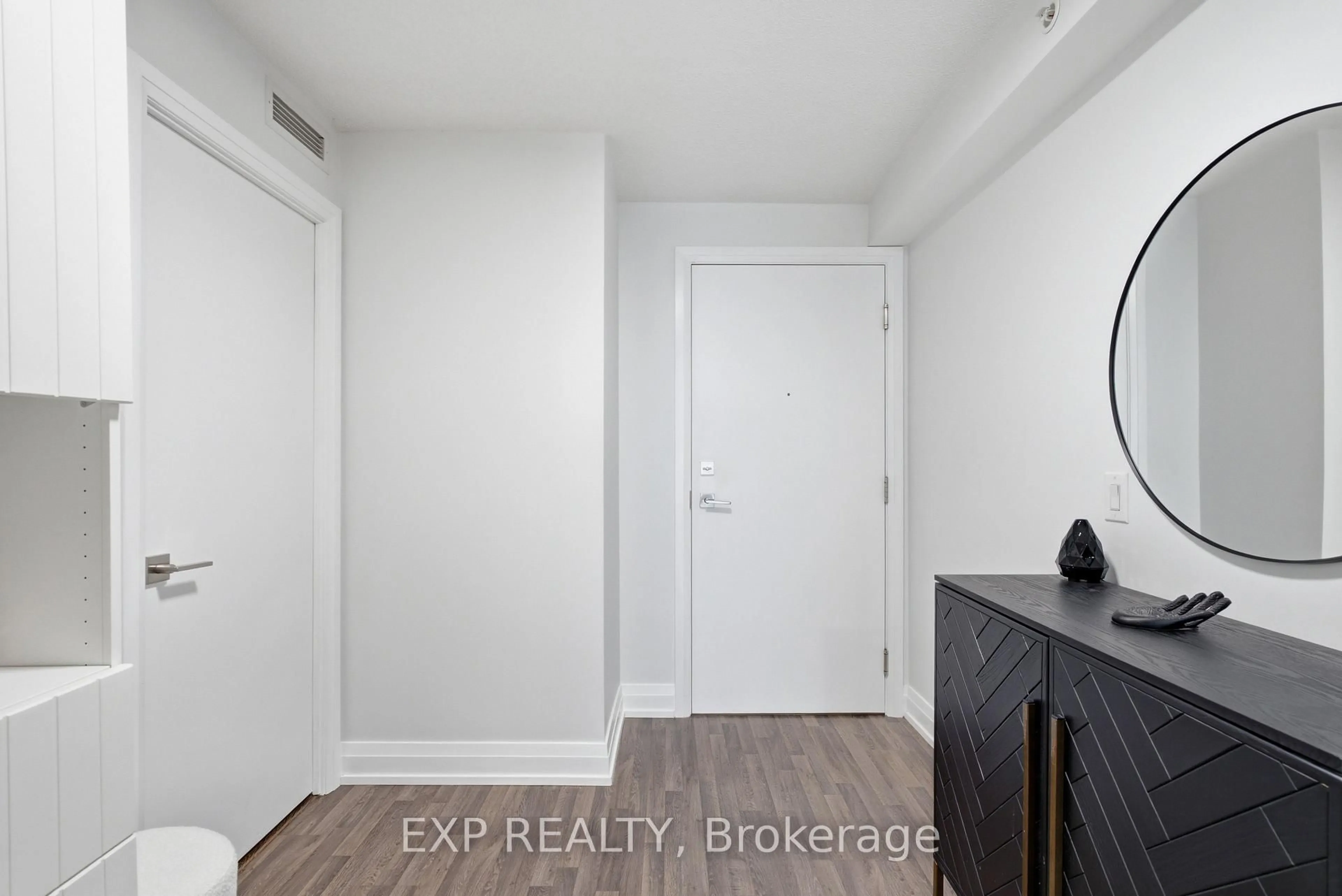 Indoor entryway for 555 Wilson Ave #1108, Toronto Ontario M3H 5Y6