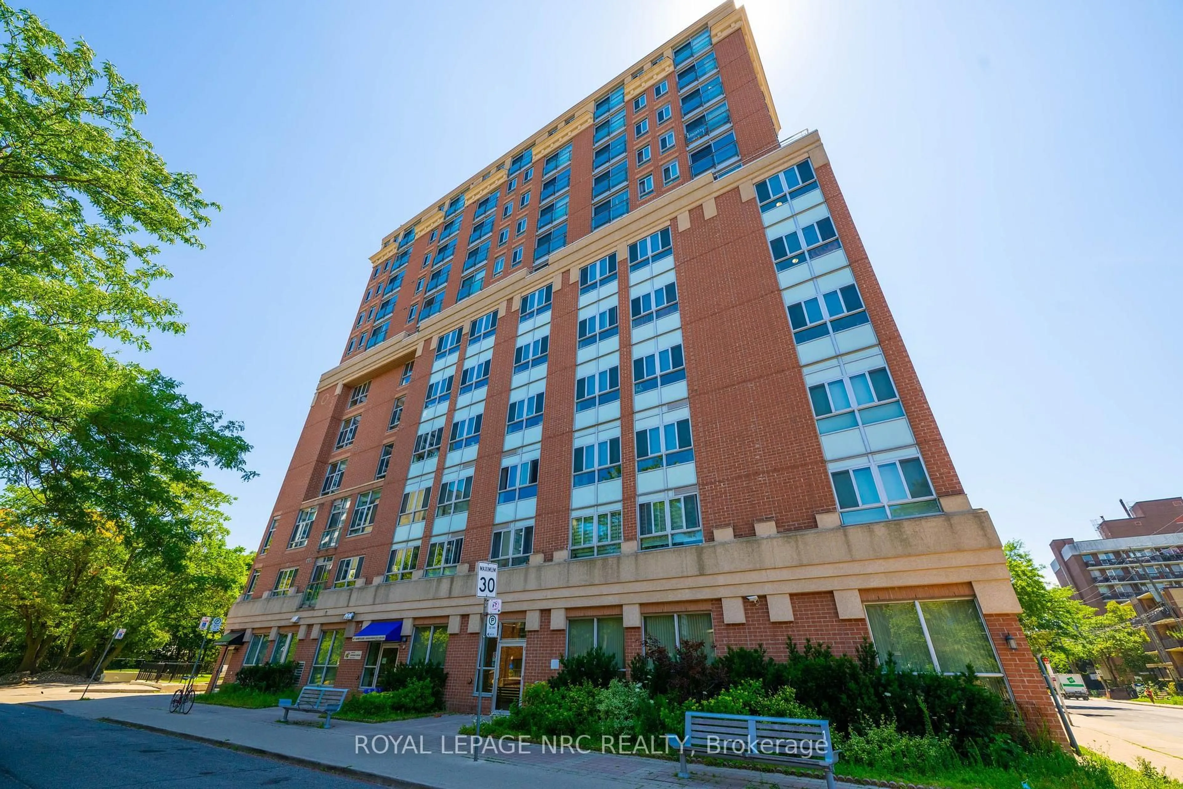 Unknown for 15 Maplewood Ave #PH 6, Toronto Ontario M6C 4B4