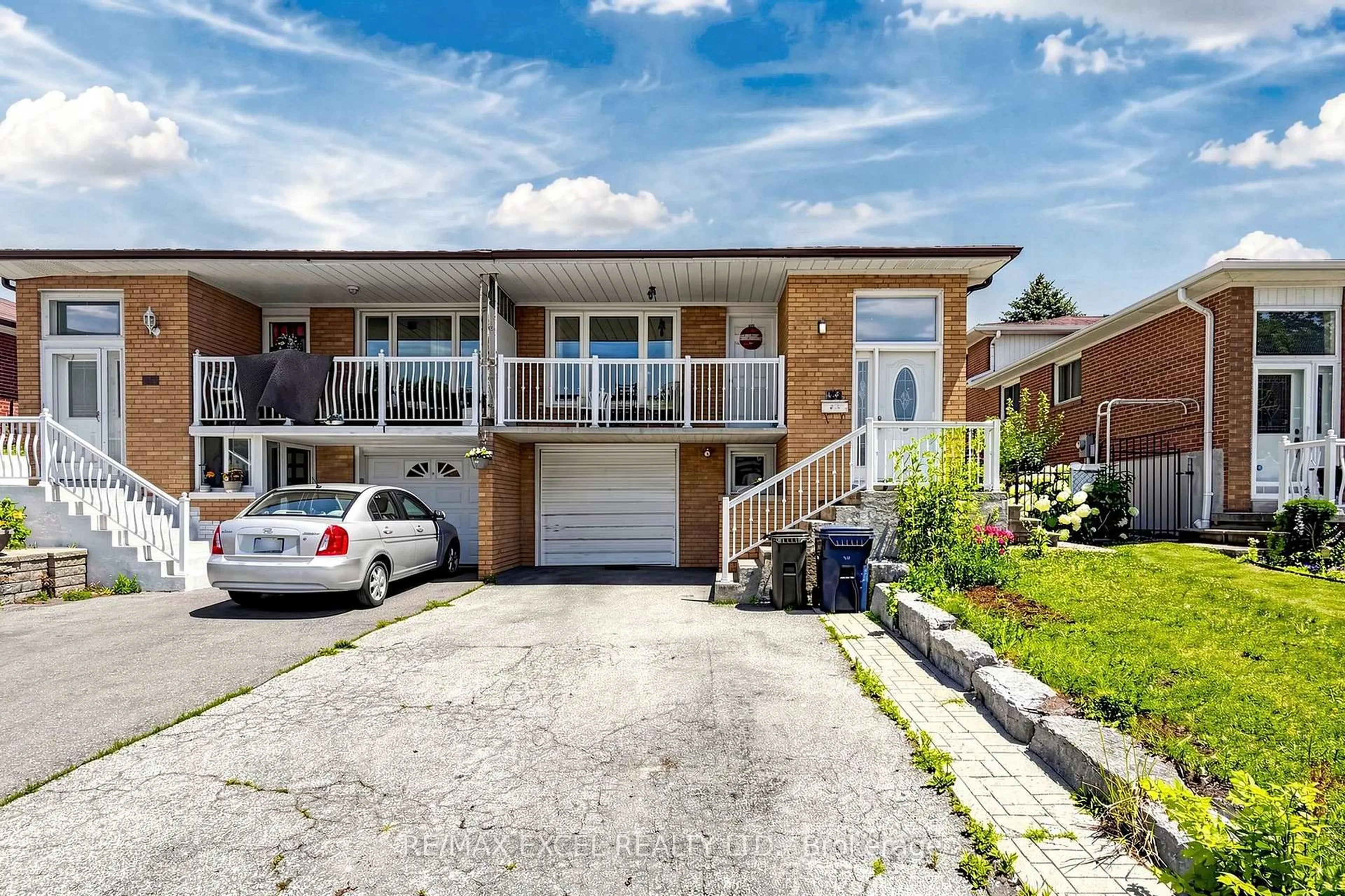 Home with brick exterior material, street for 216 Shawnee Circ, Toronto Ontario M2H 2Y4