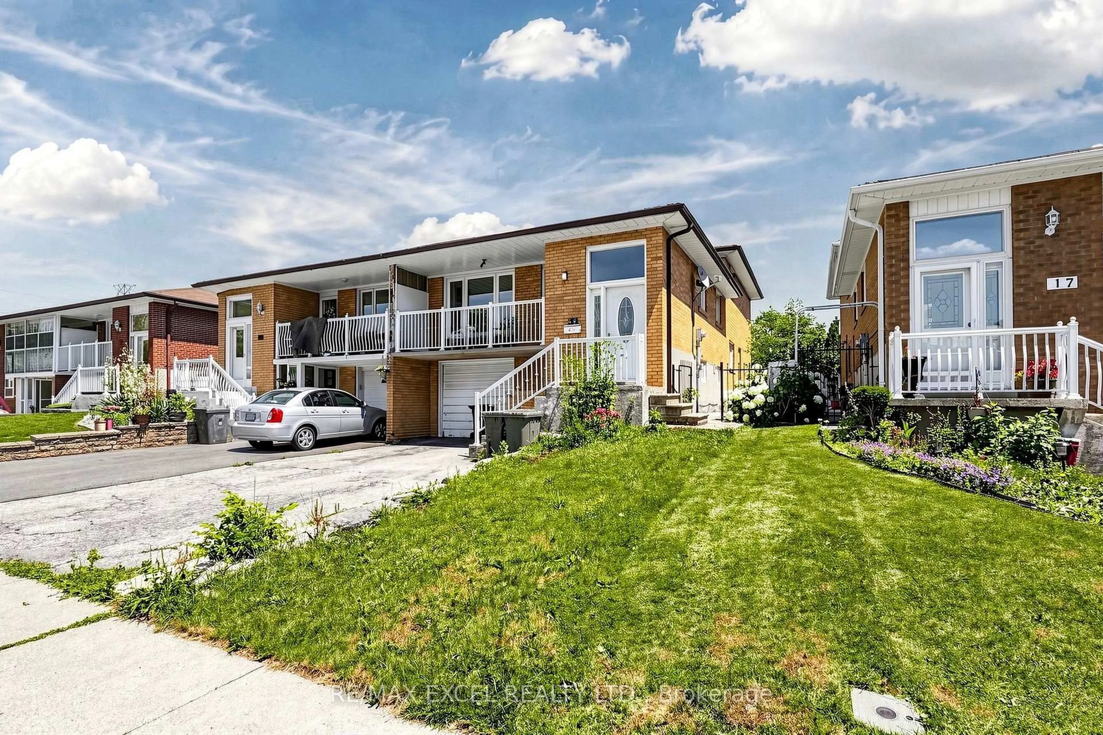 Home with brick exterior material, street for 216 Shawnee Circ, Toronto Ontario M2H 2Y4