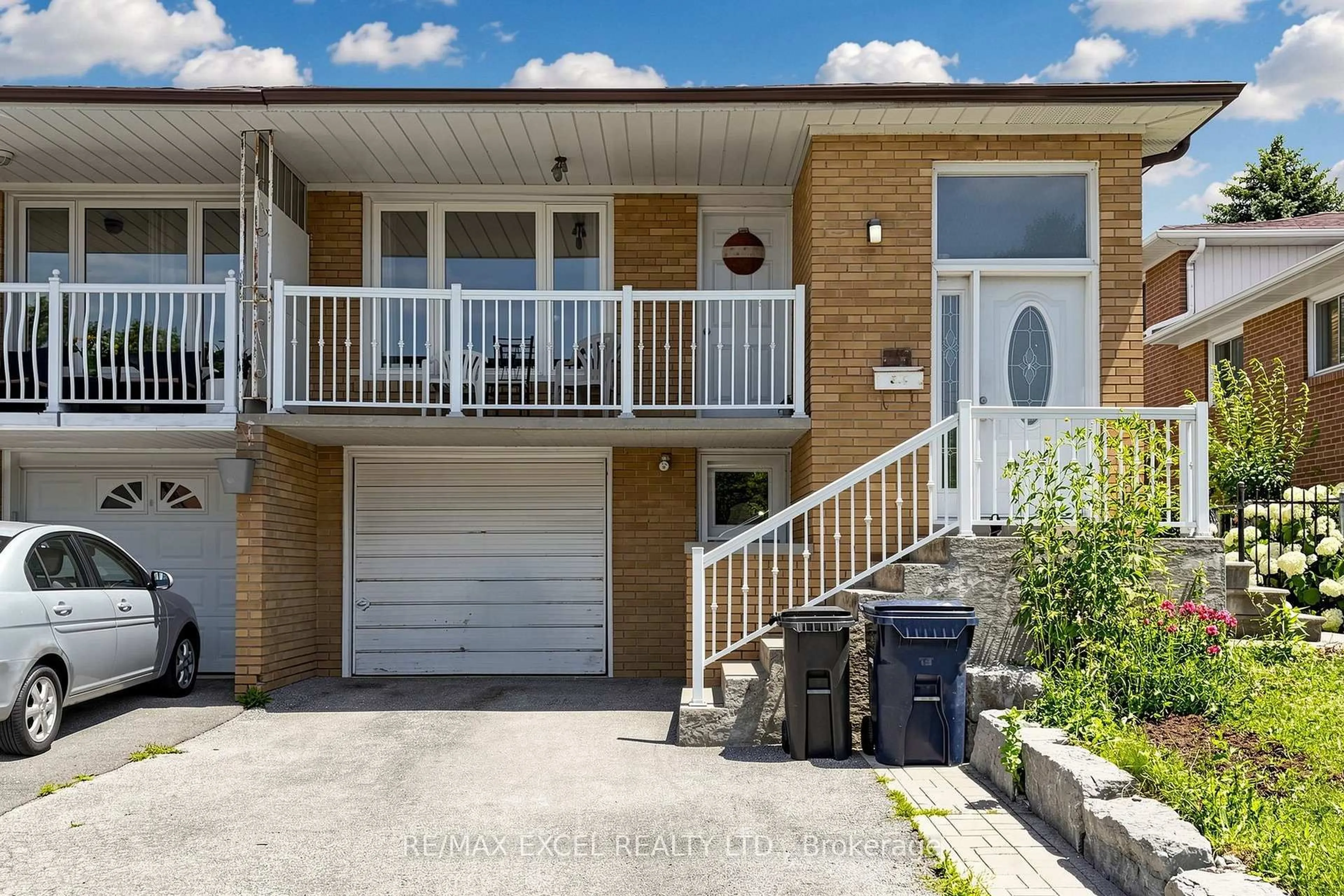 Unknown for 216 Shawnee Circ, Toronto Ontario M2H 2Y4