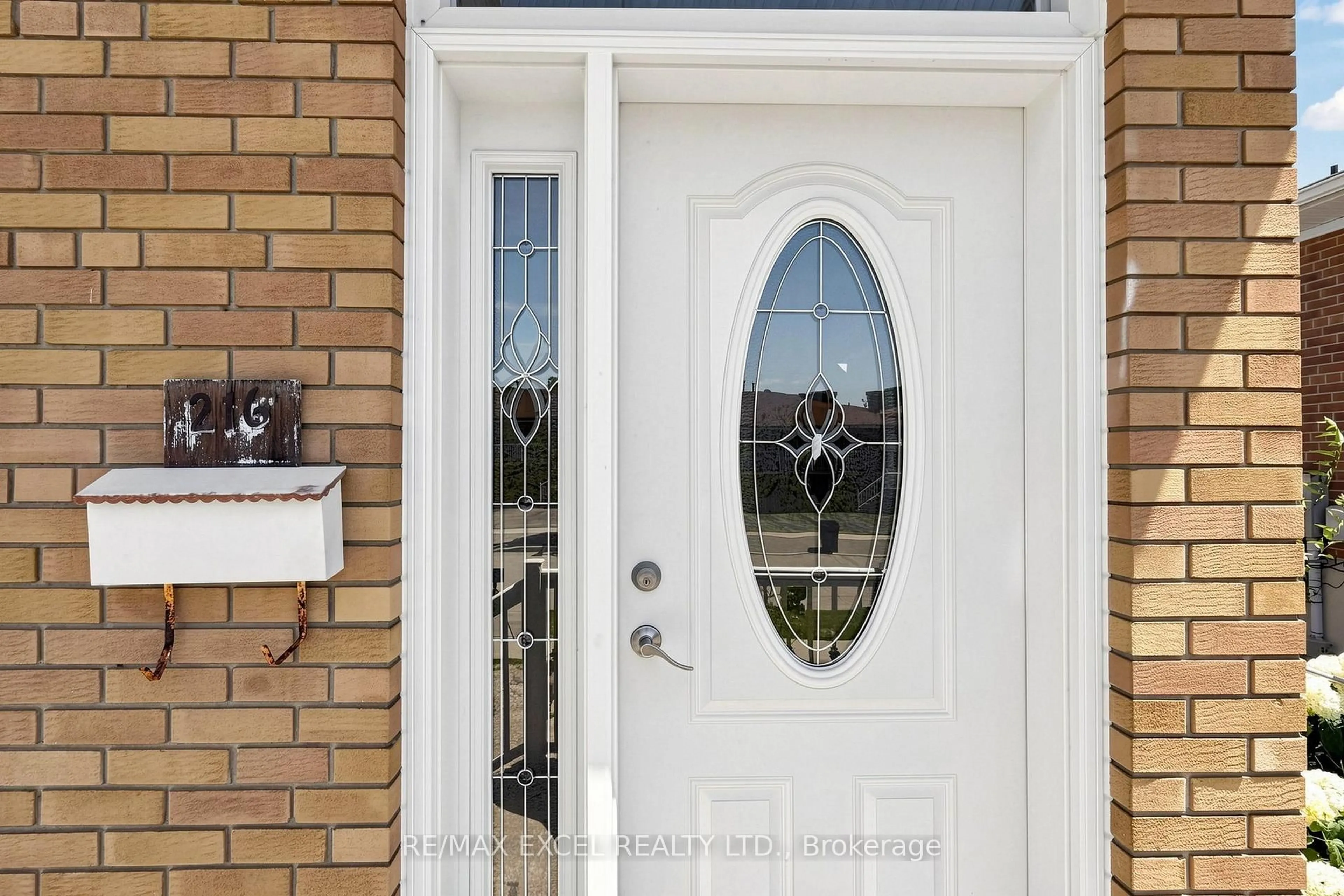 Indoor entryway for 216 Shawnee Circ, Toronto Ontario M2H 2Y4