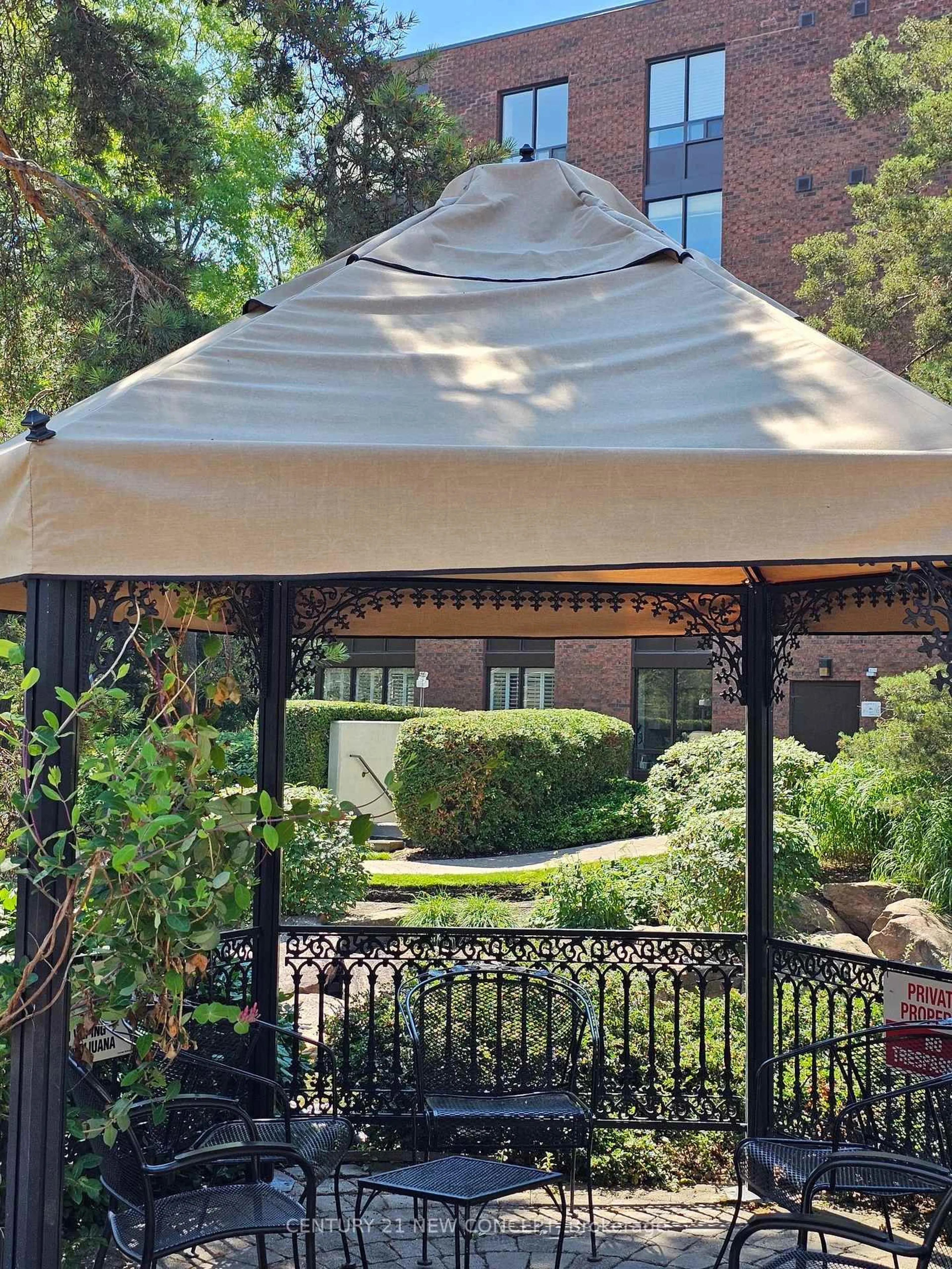 Patio, street for 255 The Donway West #123, Toronto Ontario M3B 3M3