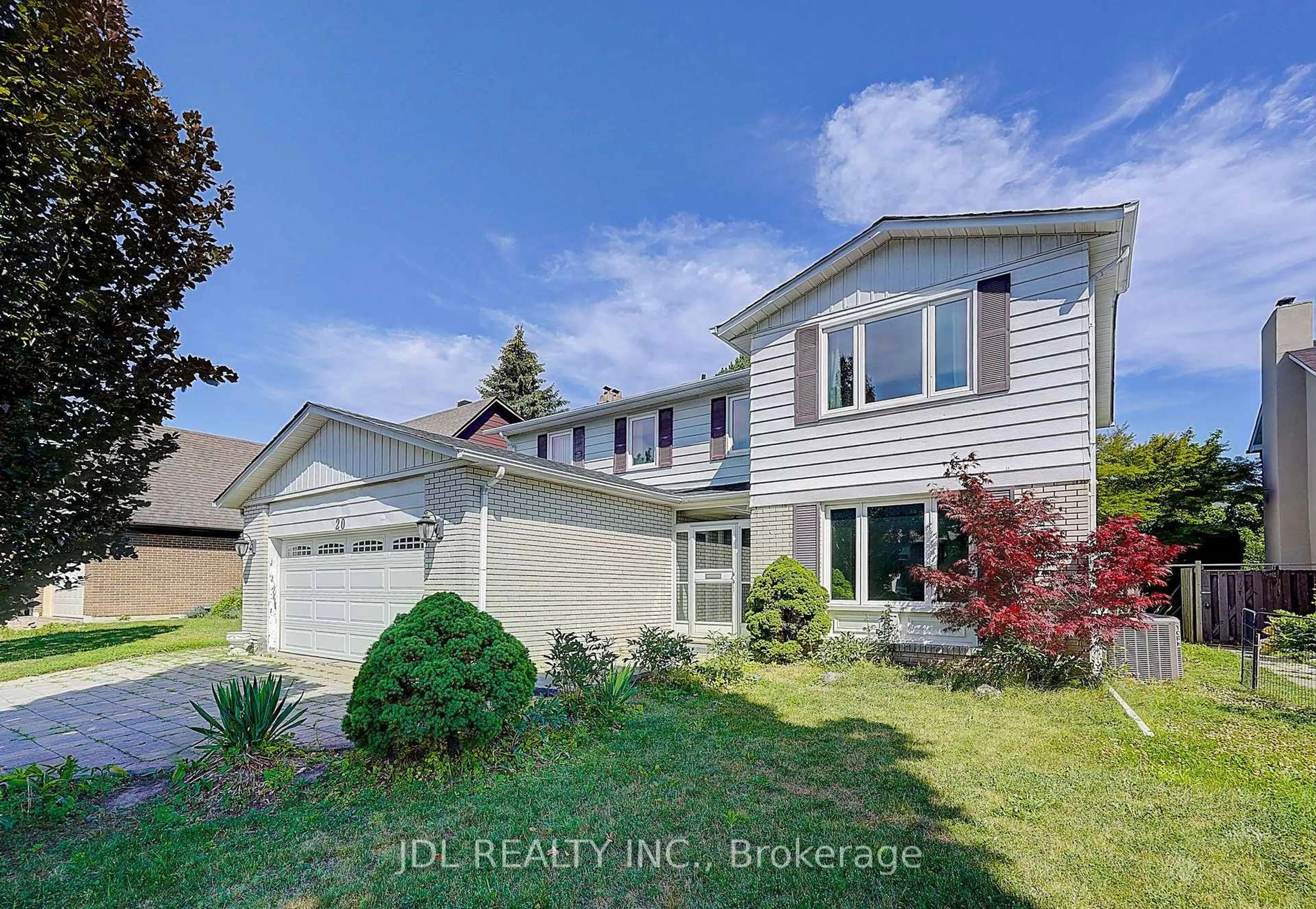 A pic from outside/outdoor area/front of a property/back of a property/a pic from drone, street for 20 Mossgrove Tr, Toronto Ontario M2L 2W3